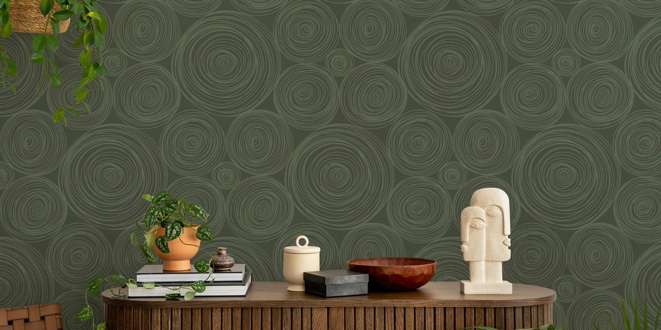 Abstract rings donkergroen behang in een kamer
