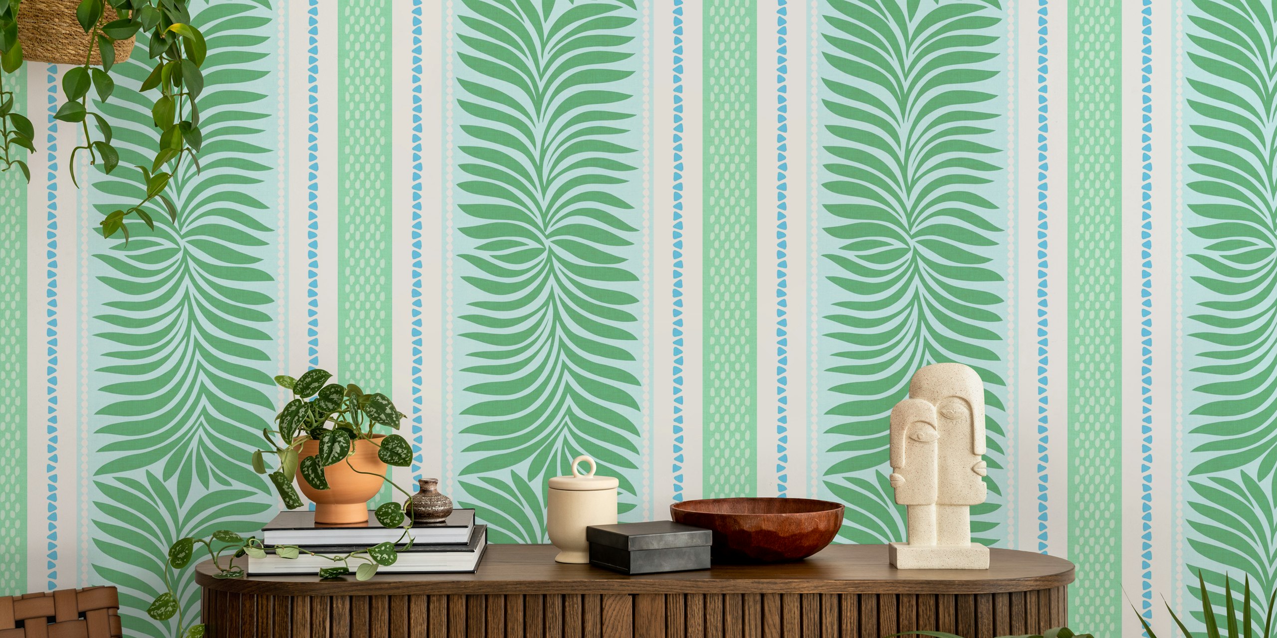 Preppy botanical stripes wallpaper in einem Raum