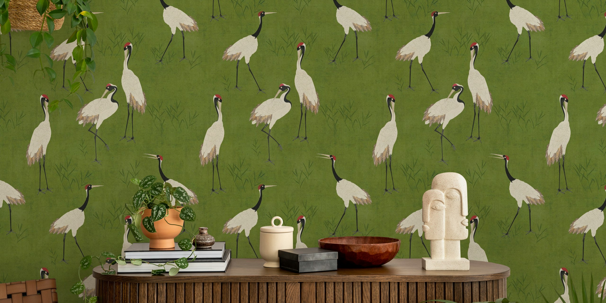 Vibrant Chinoiserie Crane-tapet i ett rum