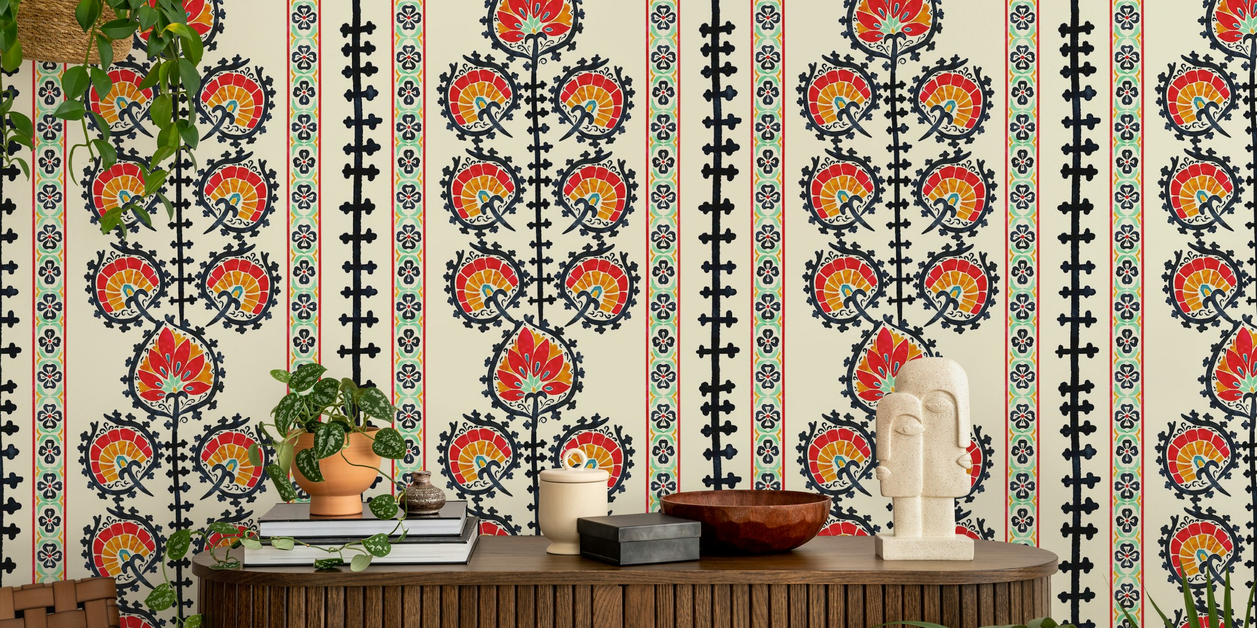 Kleurrijk peacockdesign op beige achtergrond, bloemen en spiralen, behang