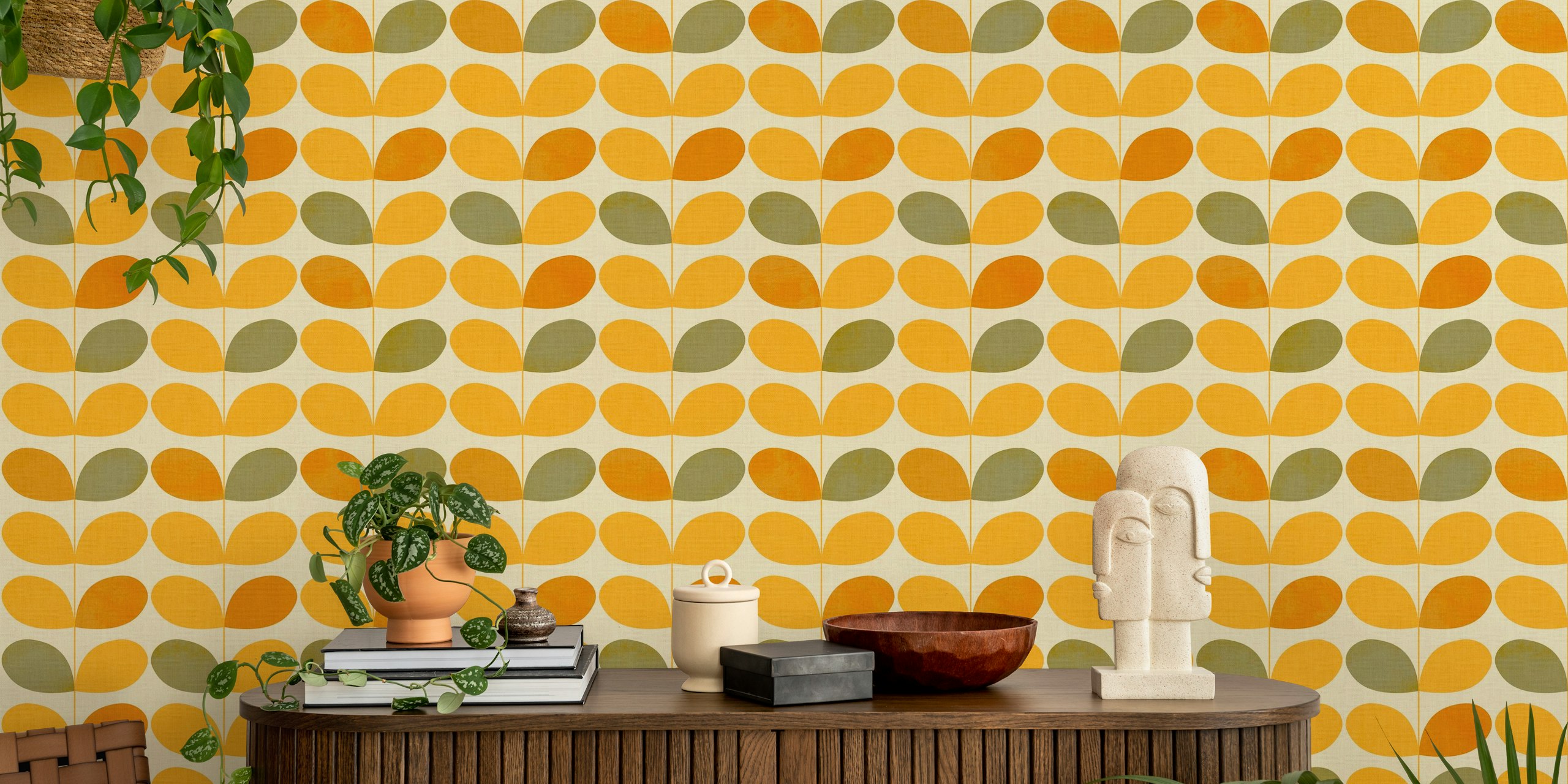 mid-century leaves mustard yellow papier peint dans une pièce