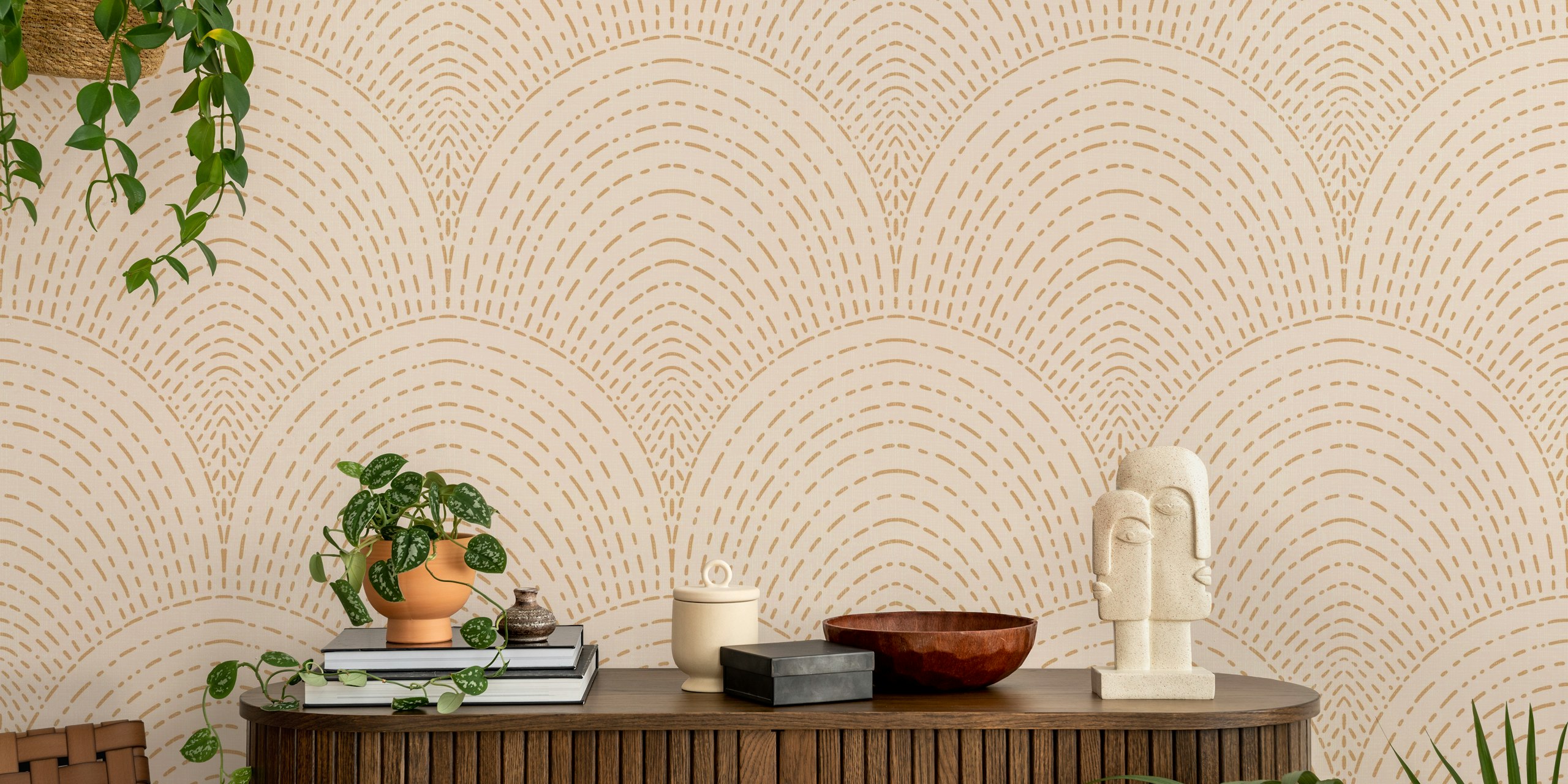 Caramelfarbene Bögen mit feinen Linien im minimalistischen Stil wallpaper
