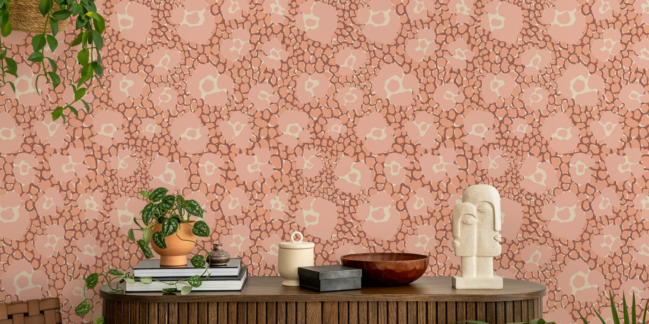 Blush Safari Blooms wallpaper weergegeven in een kamer
