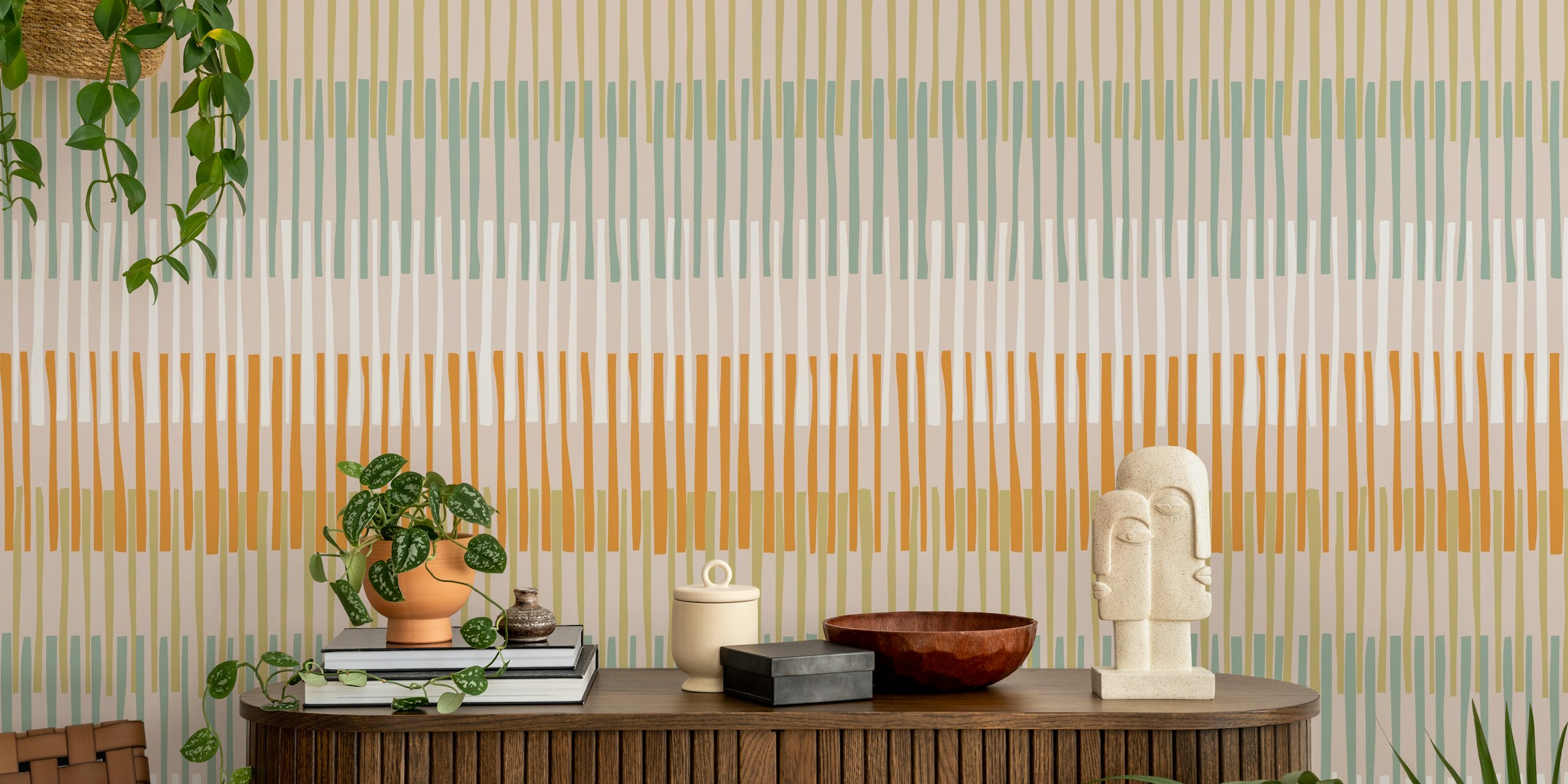 Geometric earthy papel de parede listrado em um quarto