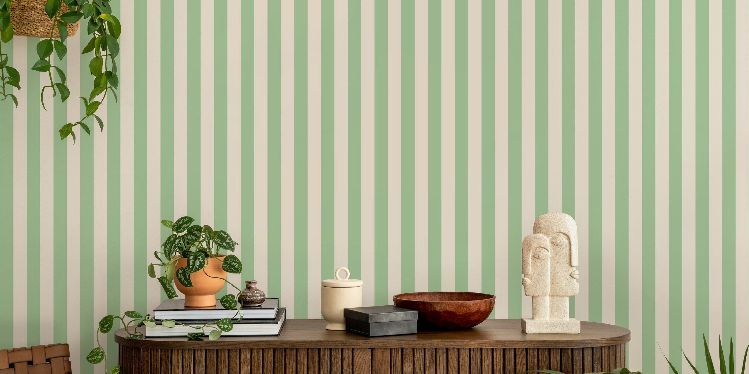 Papel de parede Vintage Green and Beige Stripes em um quarto