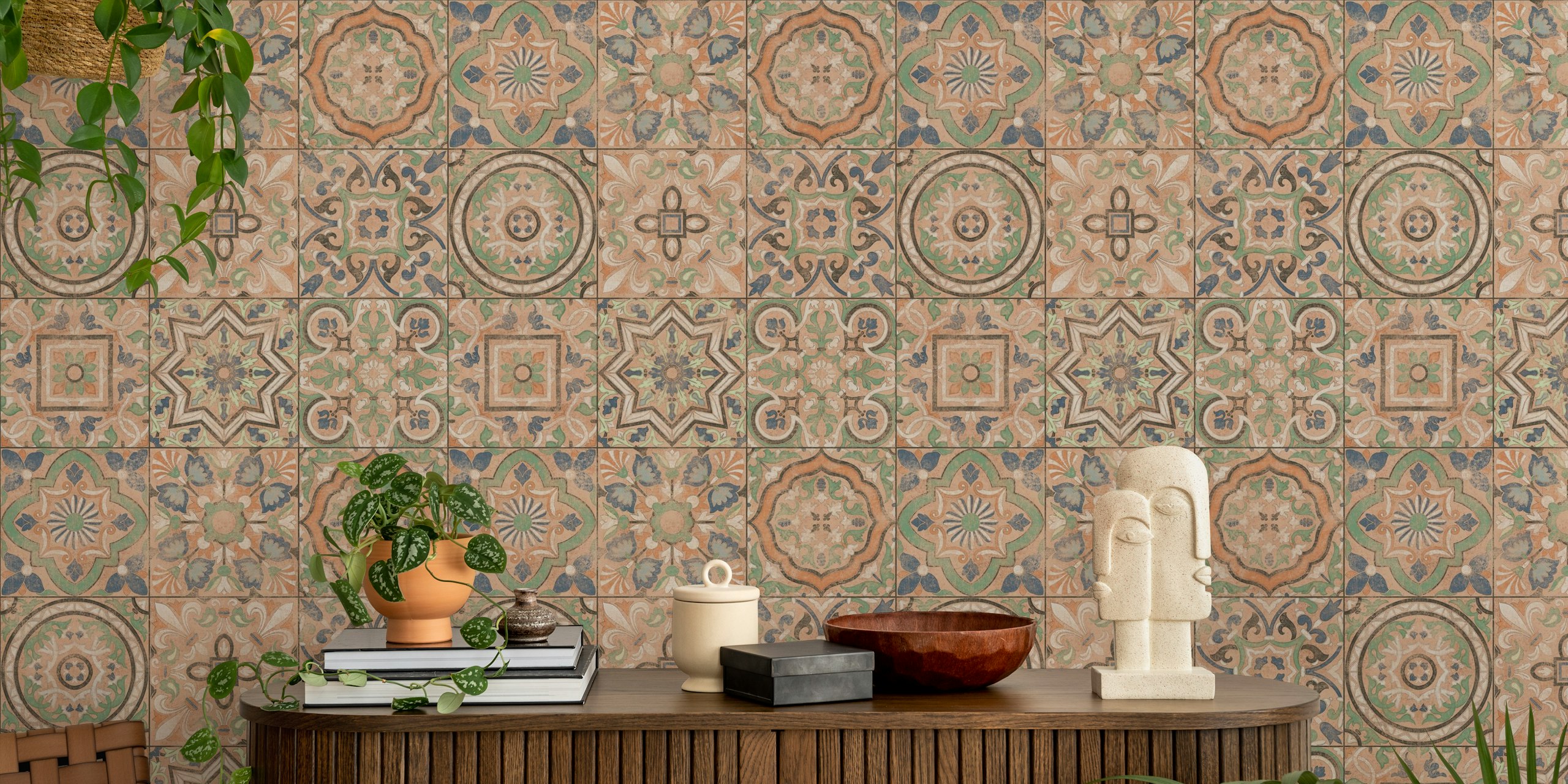 Spanish vintage tiles wallpaper in einem Raum