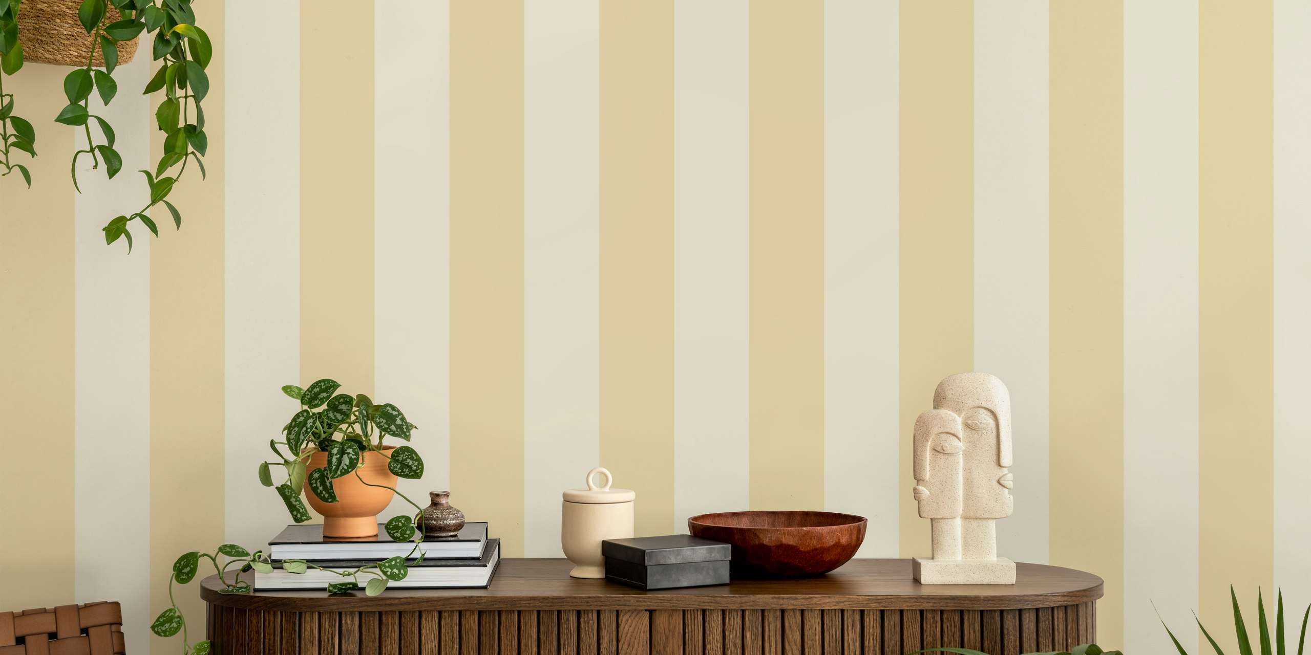 Papel de parede amarelo e bege Scandi stripes no nursery