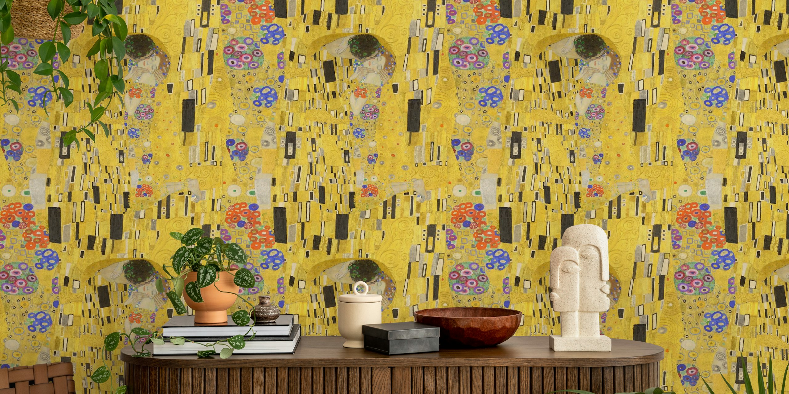 Gustav Klimt - The Kiss Pattern wallpaper in setting