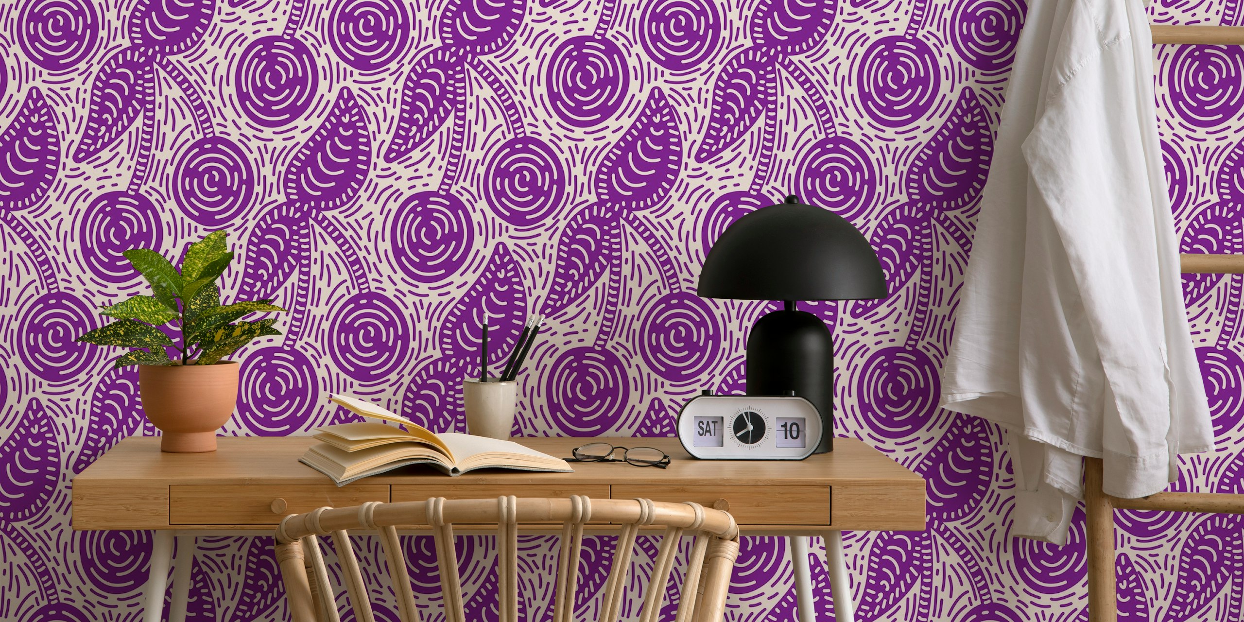Playful Purple Cherries papel de parede em um quarto