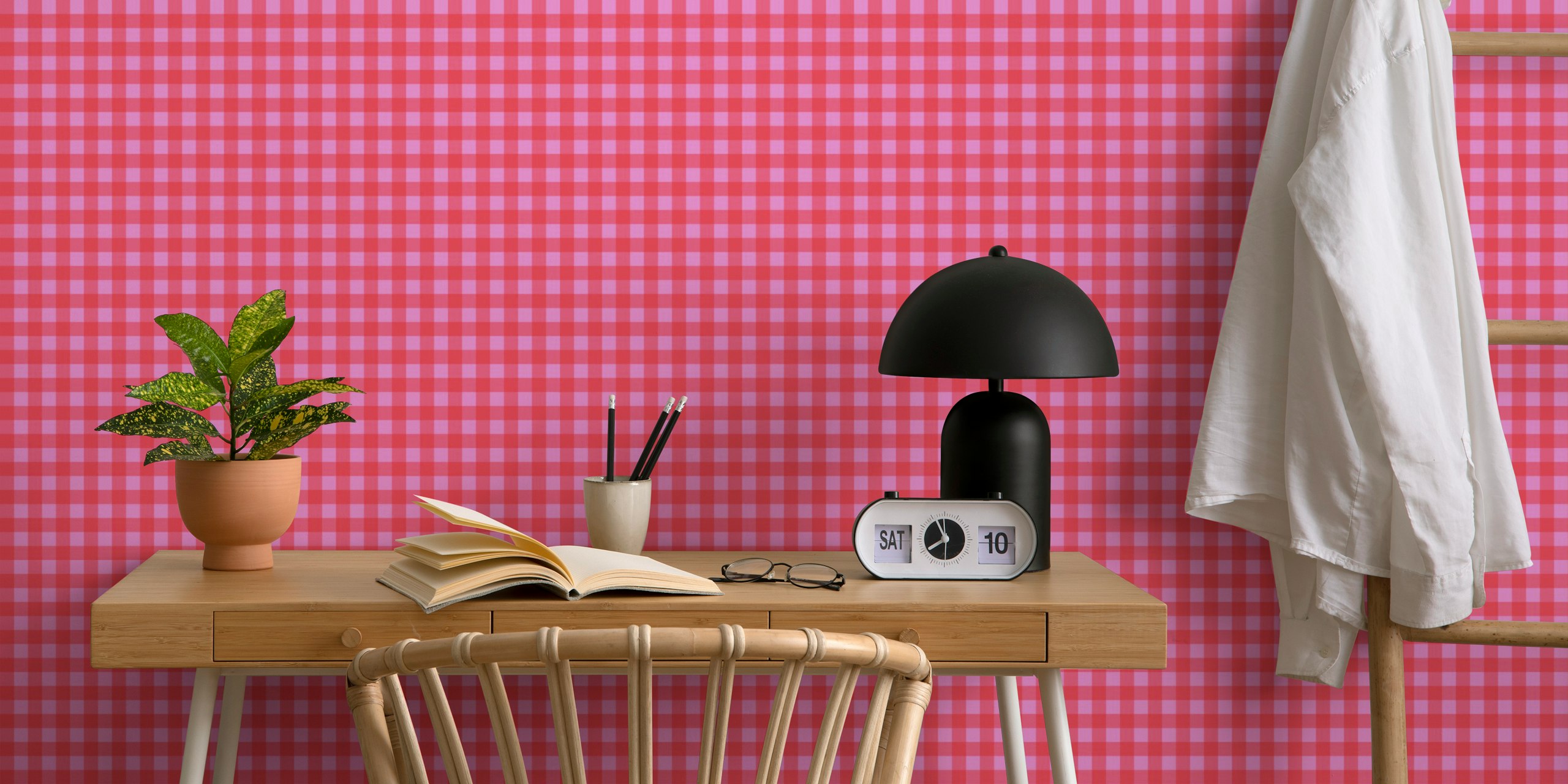 Pink and light pink checkerboard pattern wallpaper