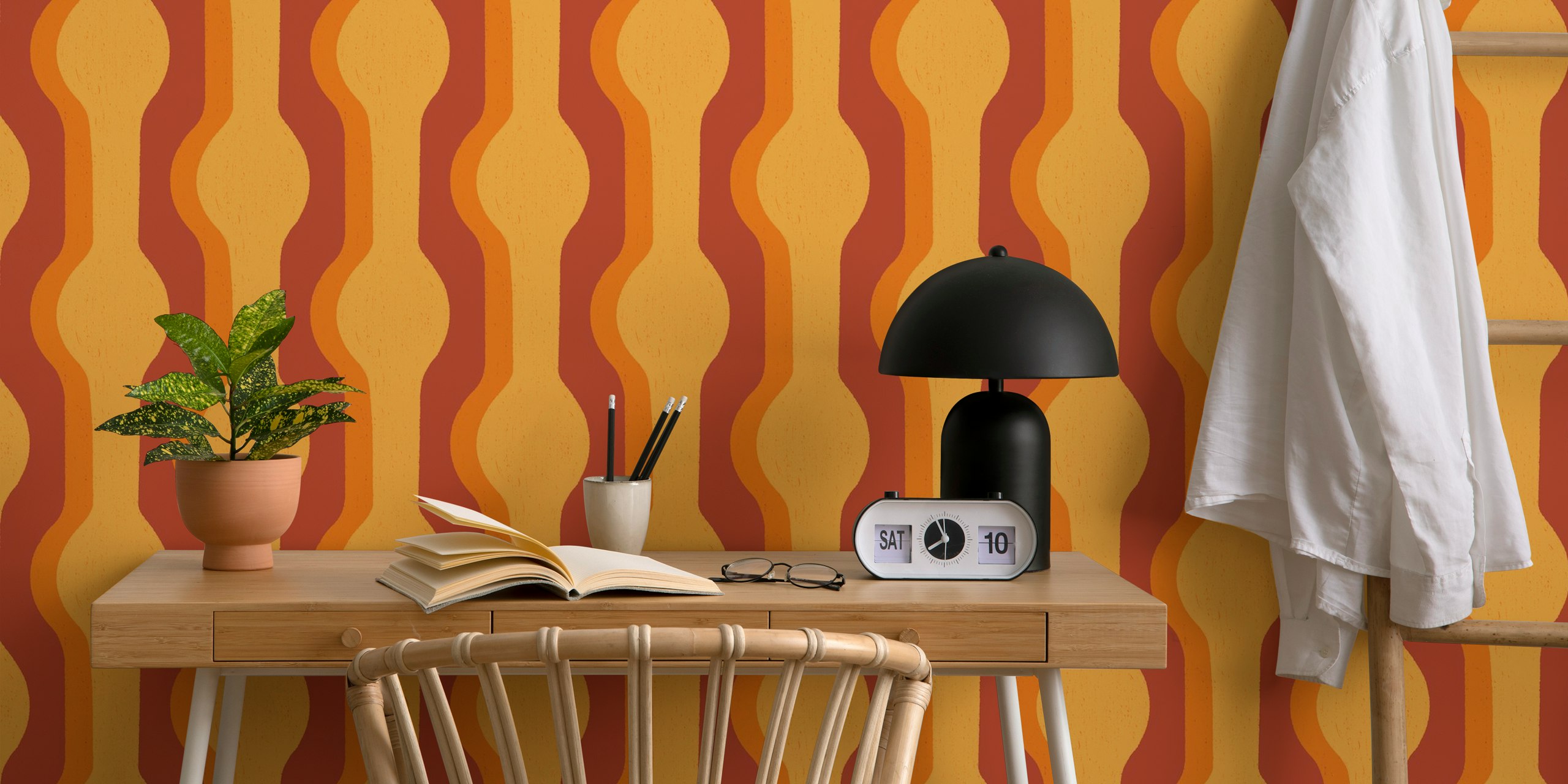 Groovy Retro Stripes Shapes Orange Red tapet i ett rum