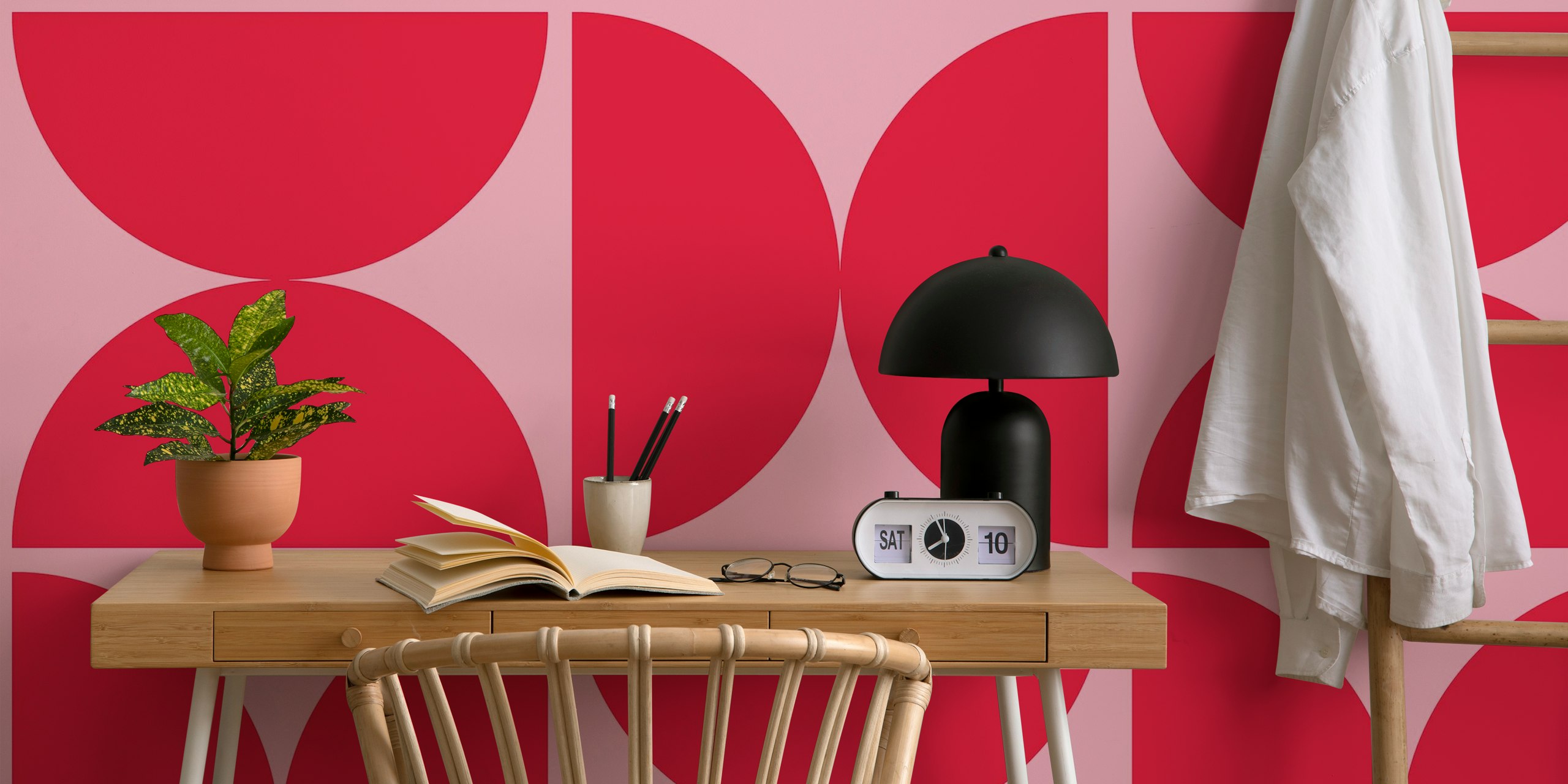 Semicircles pink and crimson red wallpaper in room