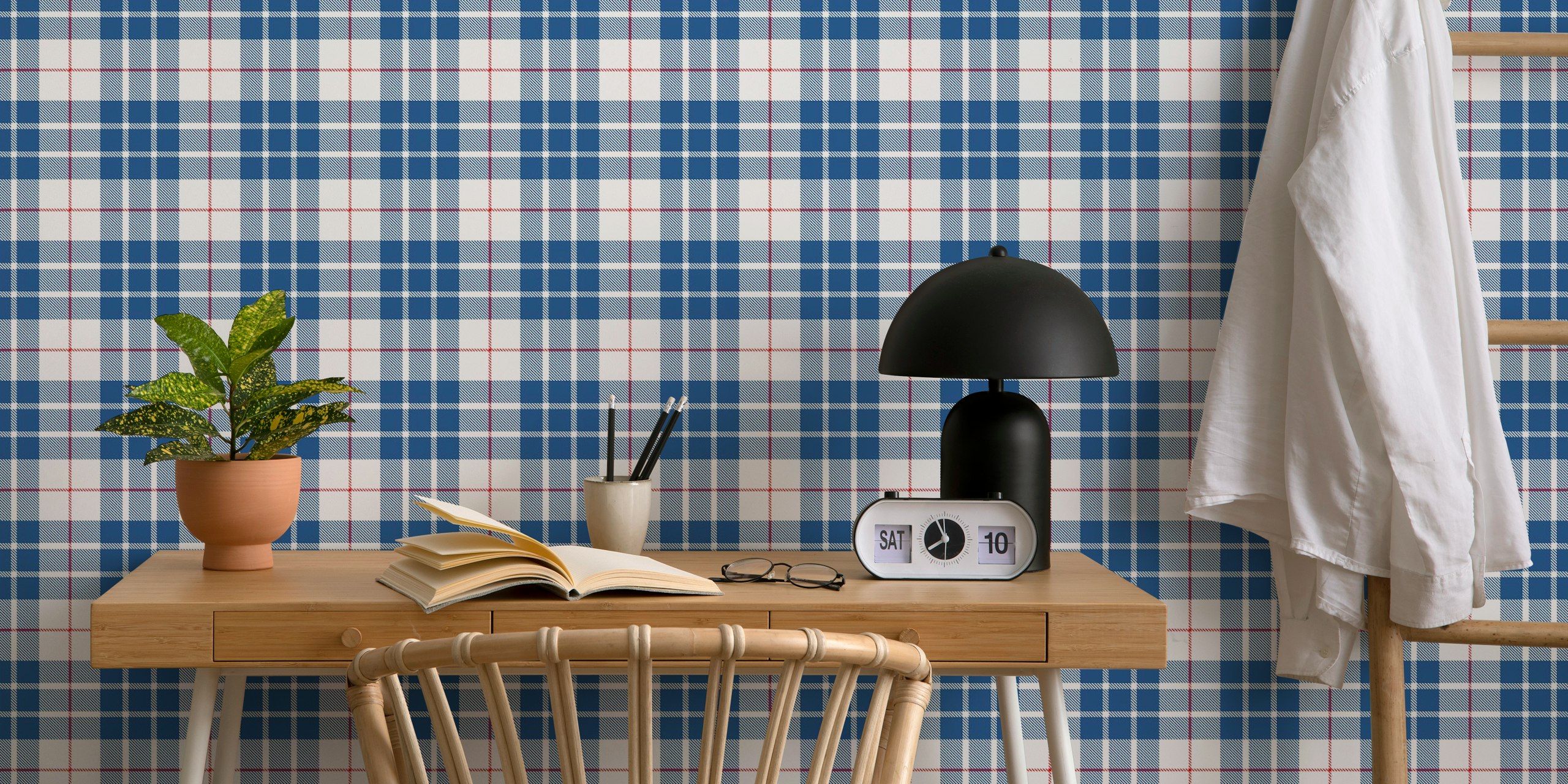 Papier peint tartan bleu et blanc dans une pièce