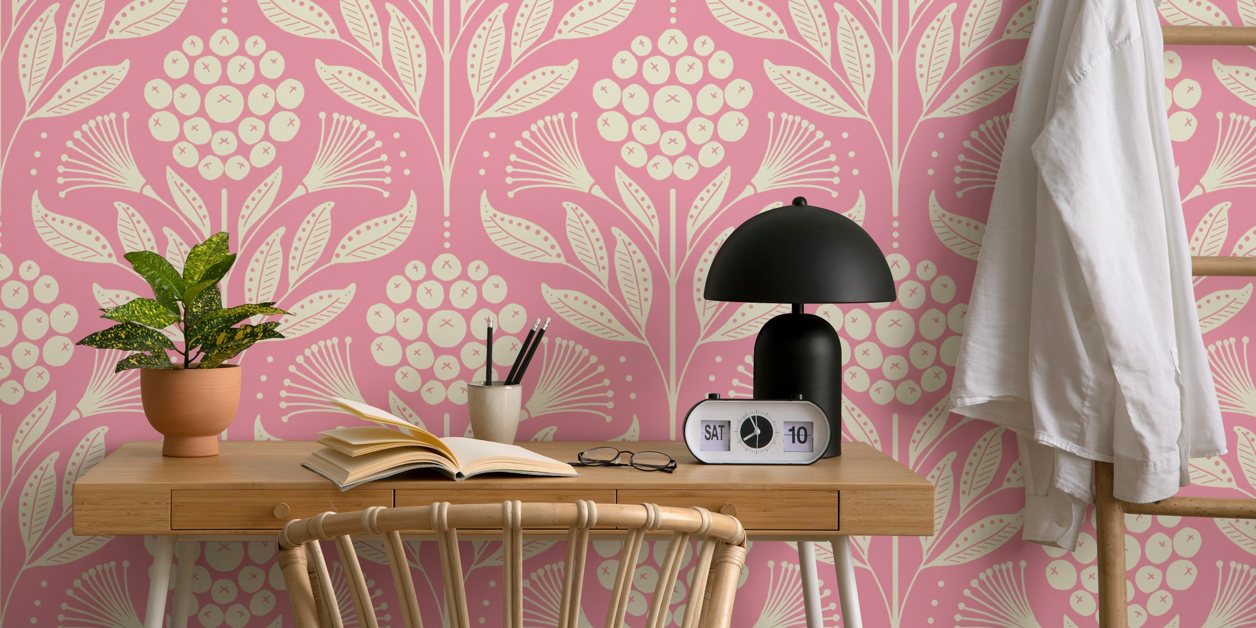 Lilly Pilly Damask rose blanche tapisserie dans une pièce