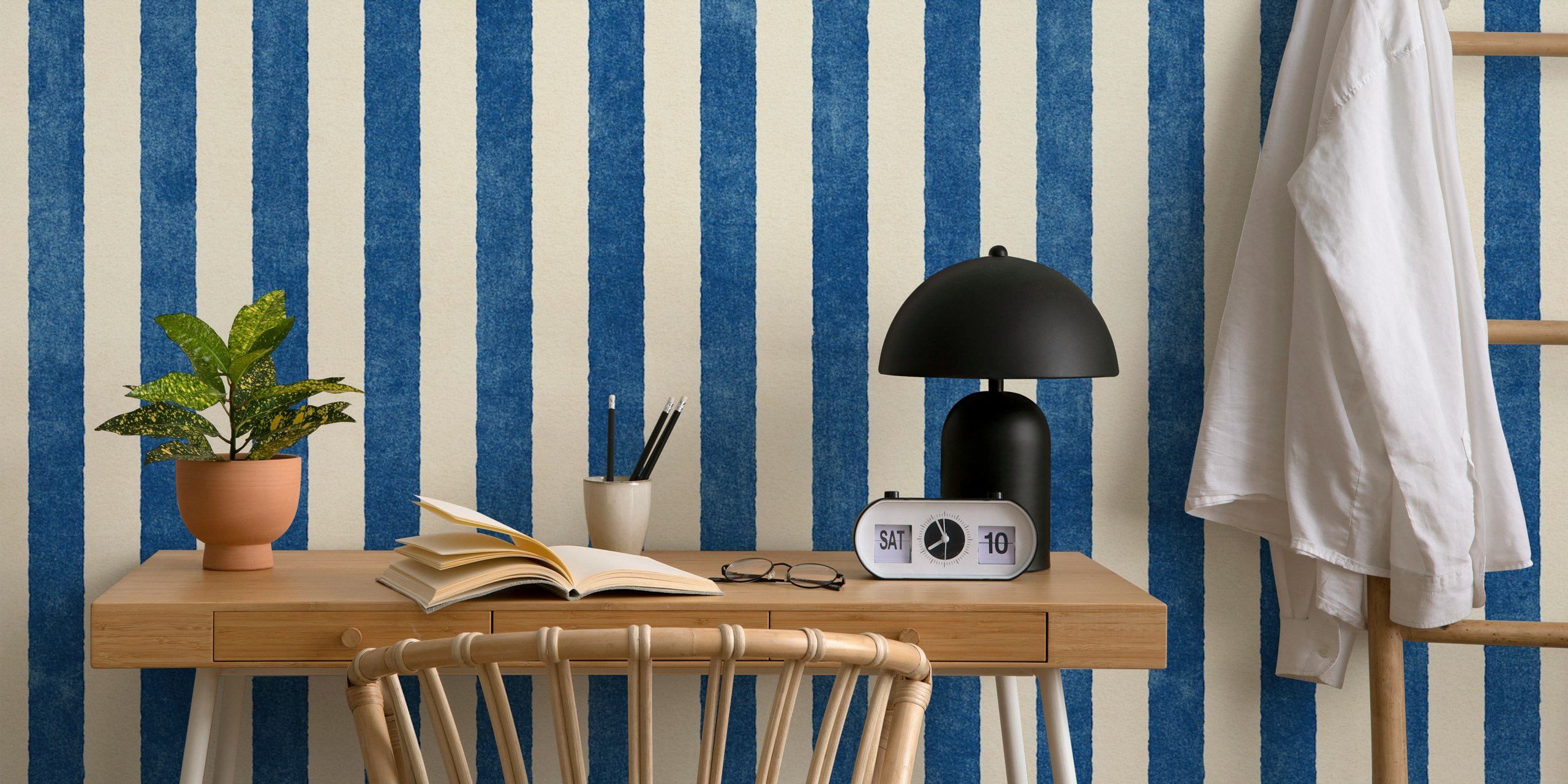 Stripes - 07 - Cobalt papel pintado en una habitación
