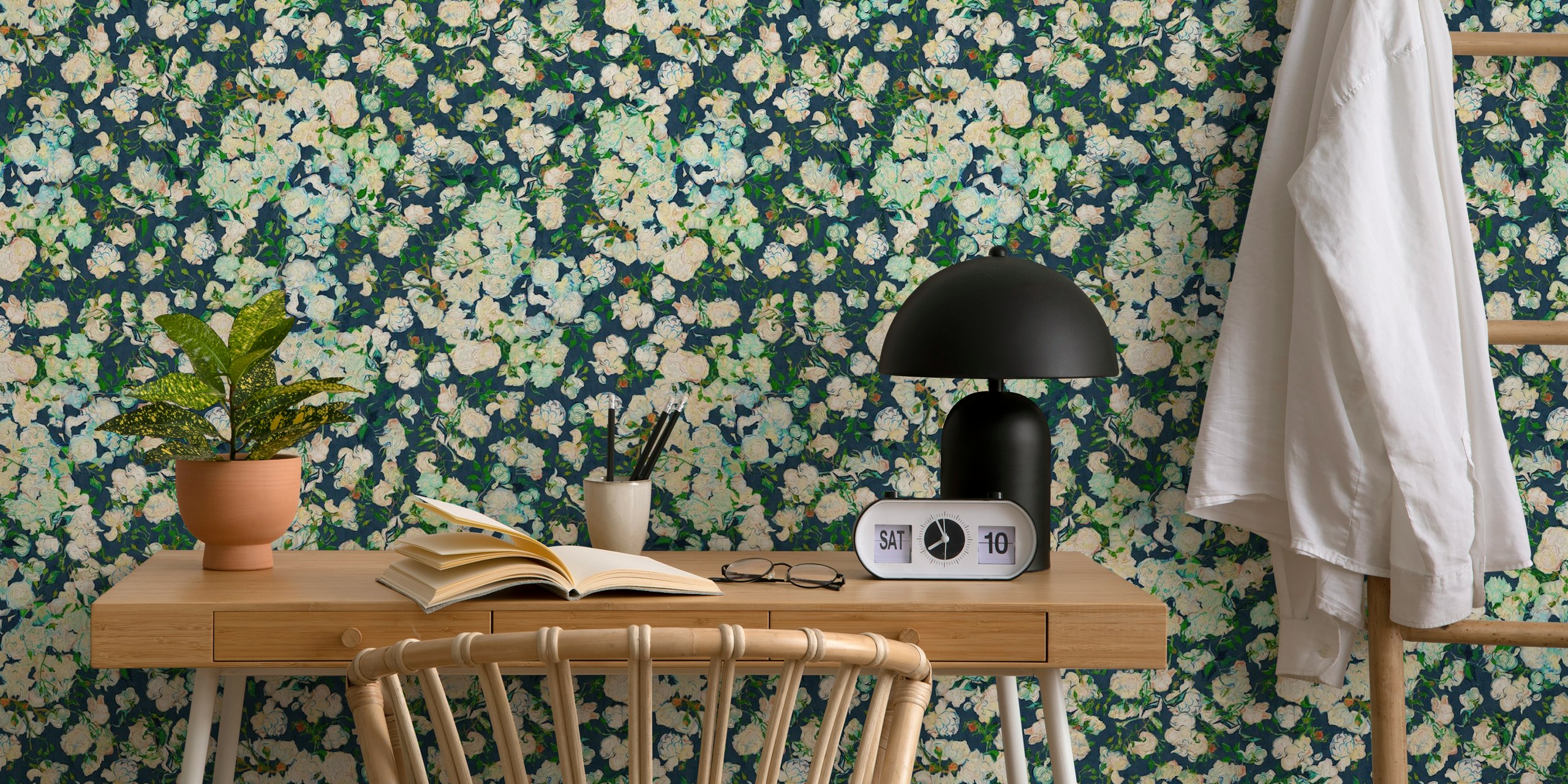 Vincent Van Gogh Roses in Denim Blue design de papier peint