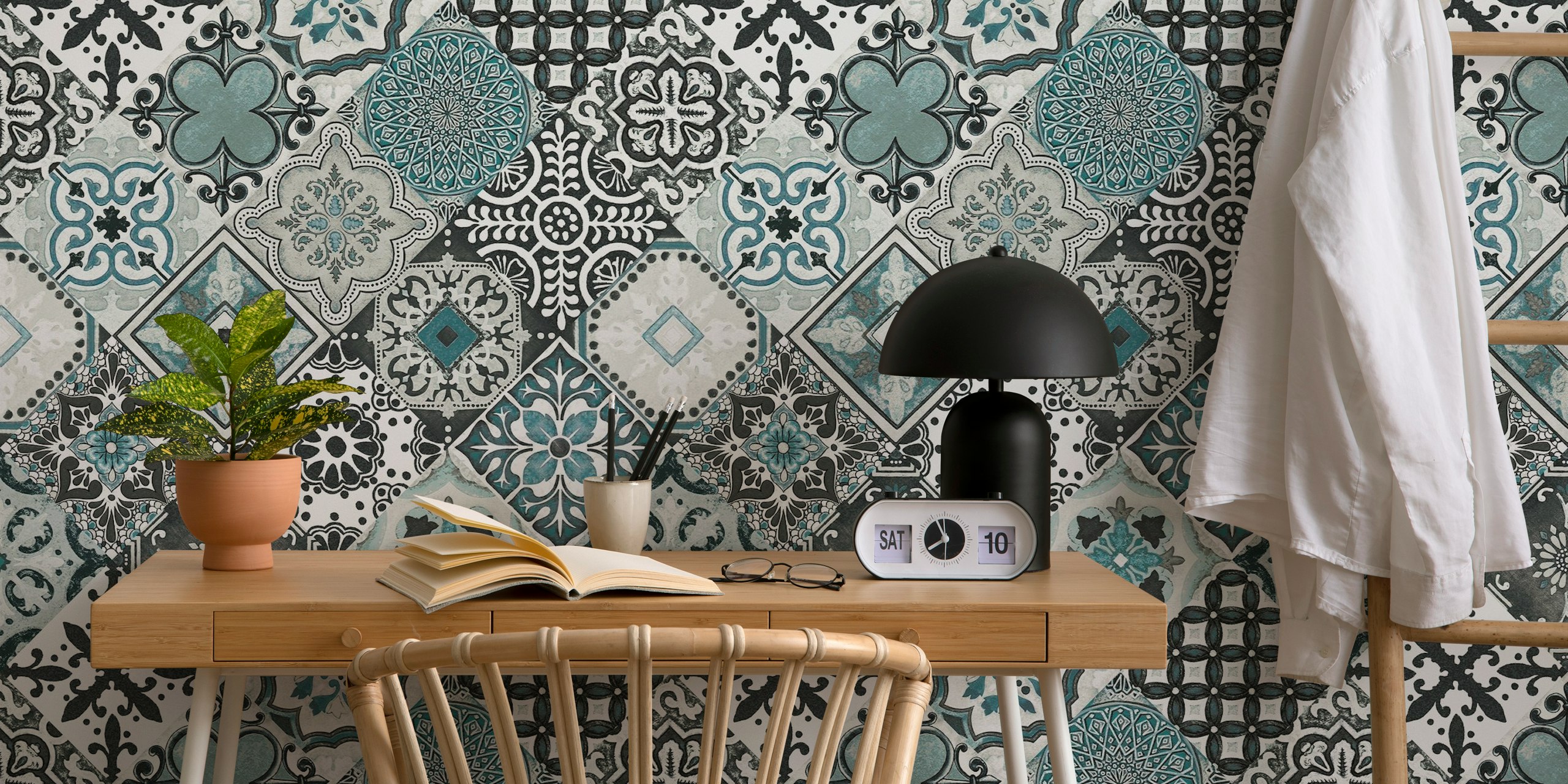 Talavera Tiles Grey Mint Teal papel pintado en una habitación