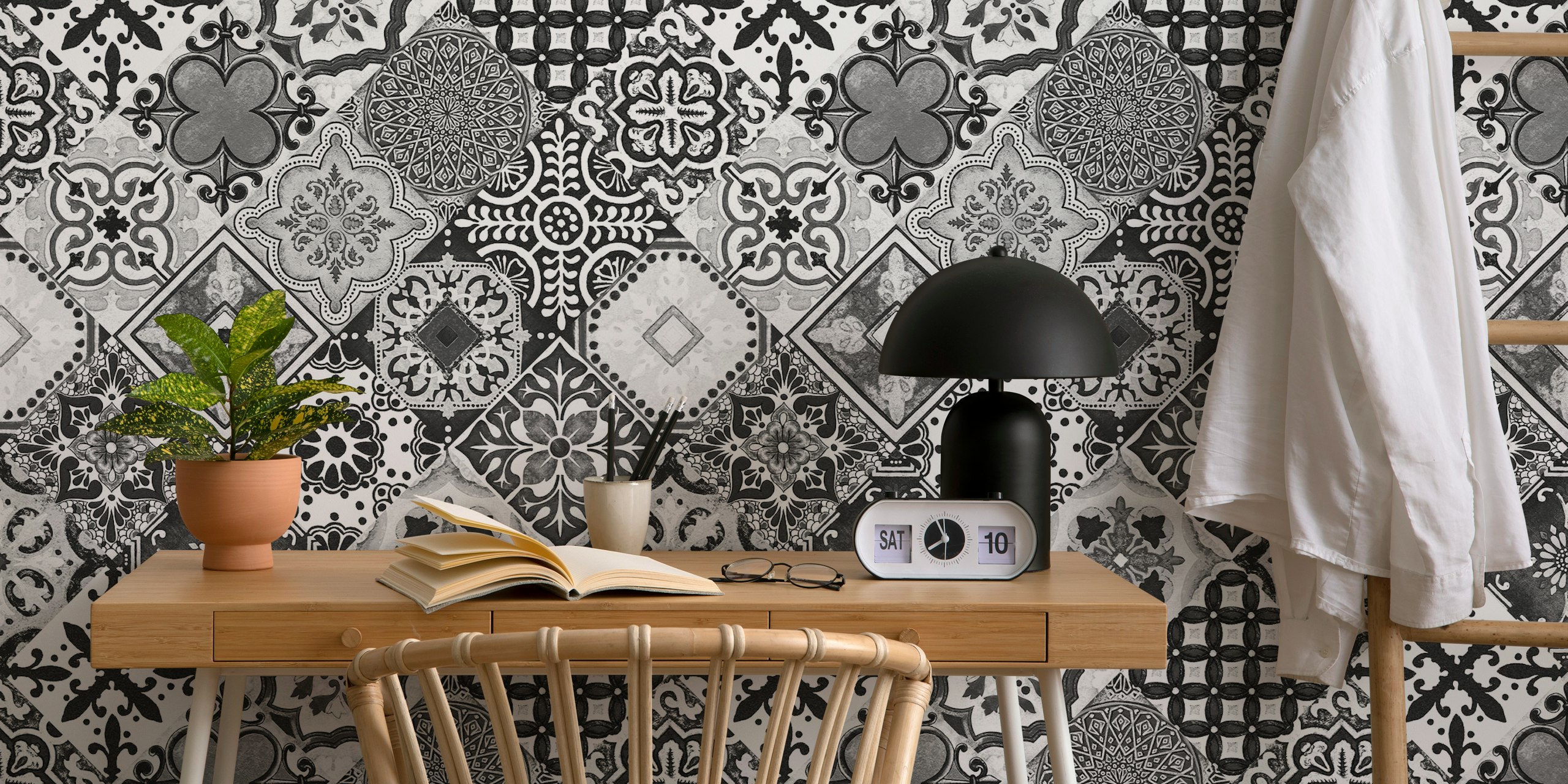 Talavera Tiles black white grey papel de parede em um quarto