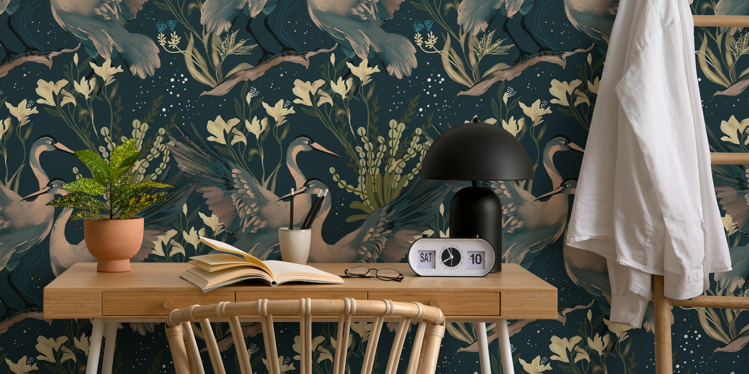 Mystic Swan Botanica Tapetdesign in einem Raum