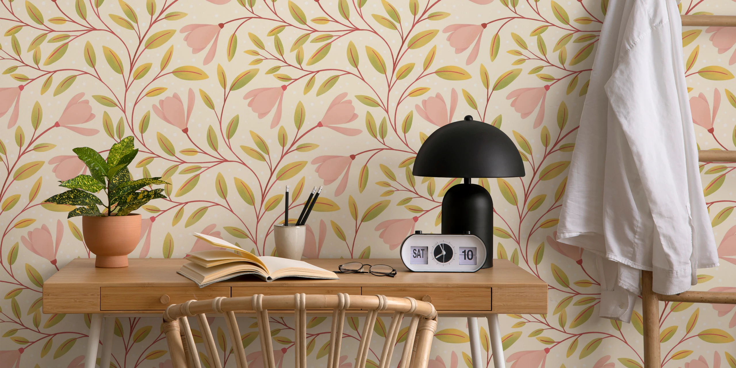 Delicate Floral Wallpaper in Pink and Cream