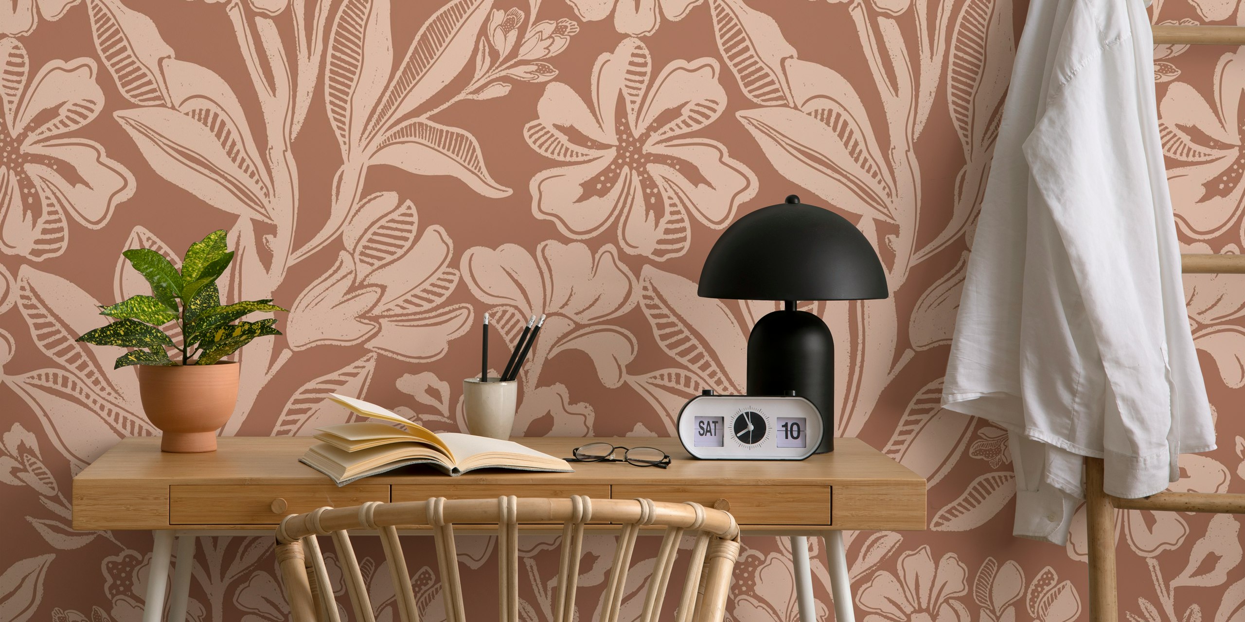 Floral Elegance in Mocha Mosse tapet i et rum