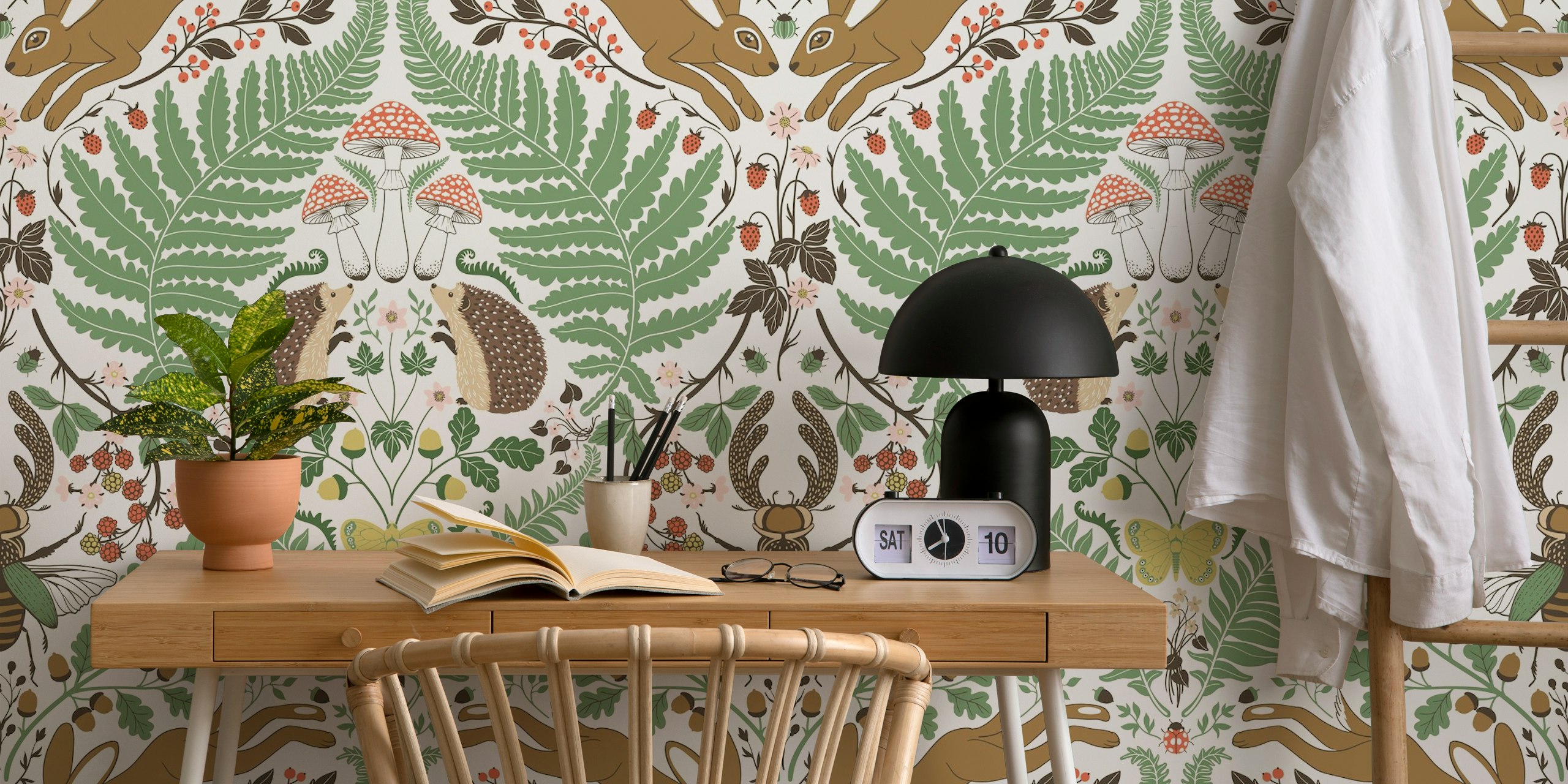 Woodland animals and plants wallpaper w pokoju