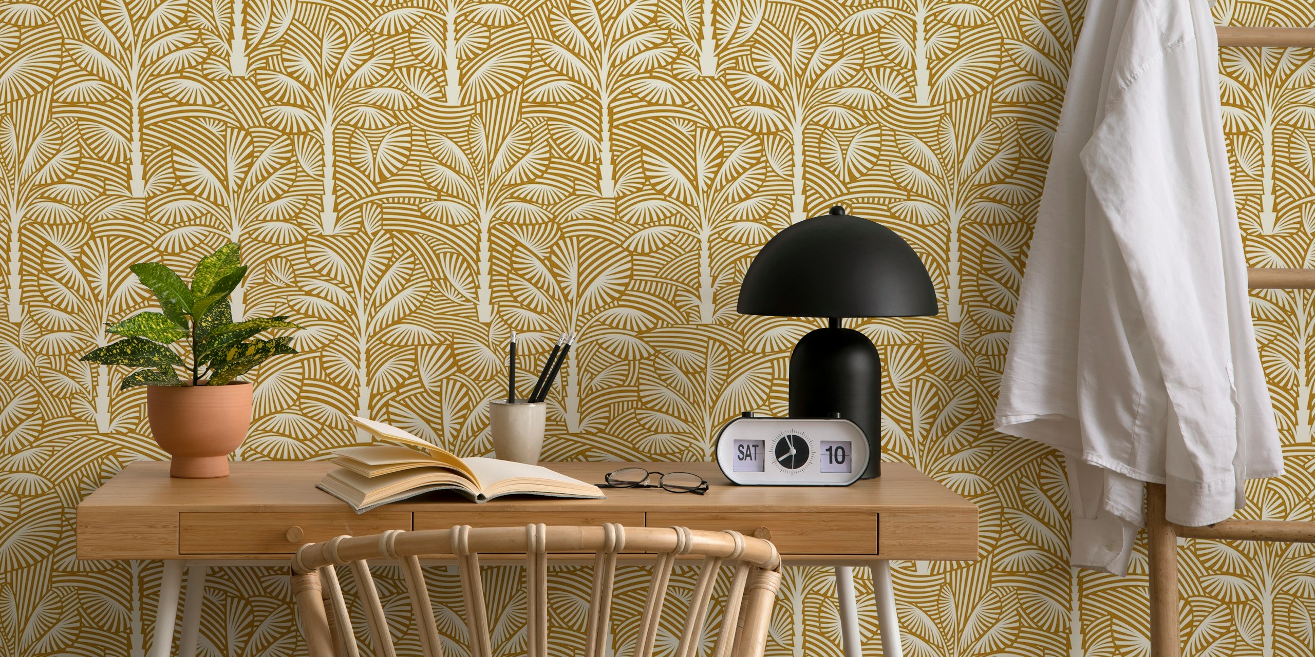 Tropical palm leaves in gold and cream pattern wallpaper