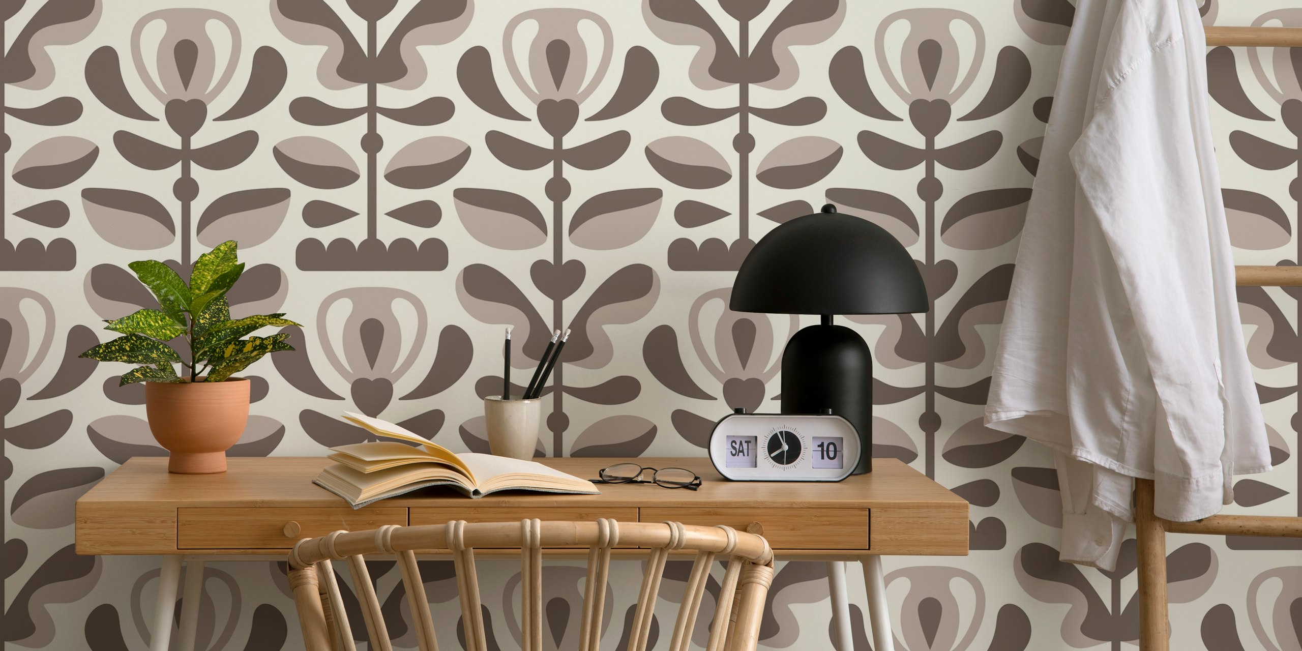 Calm brown folk florals papel de parede em um quarto