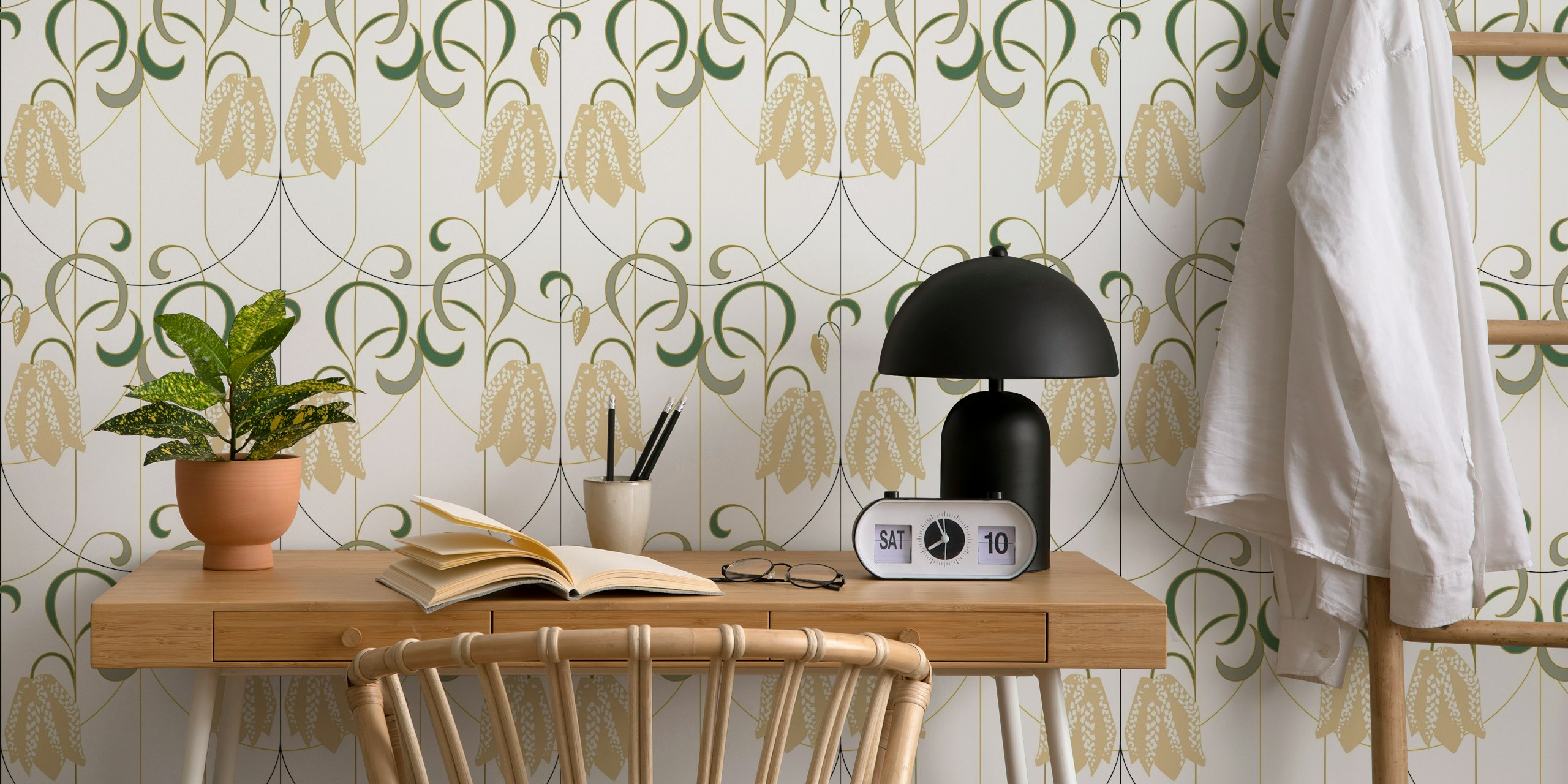 Art deco Checkered lily ivory sage papel de parede em um quarto