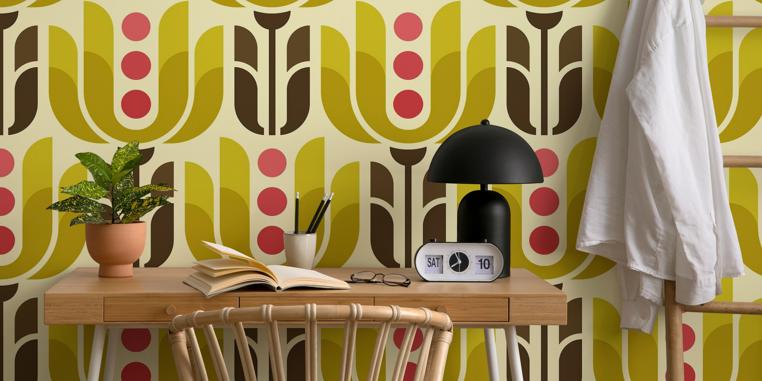 Retro geometric tulips in green and magenta on cream wallpaper