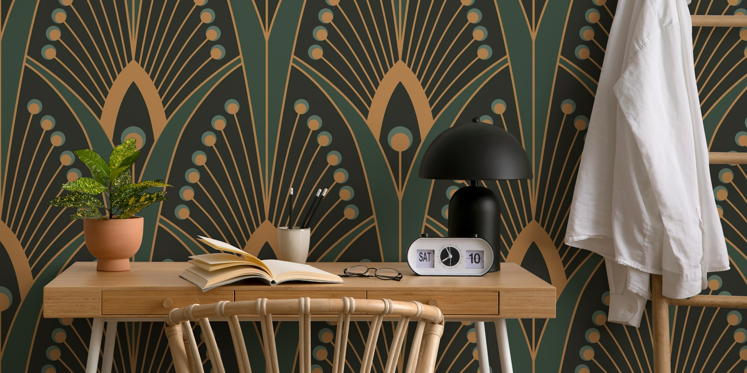 Geometric art deco peacock feathers wallpaper i rummet