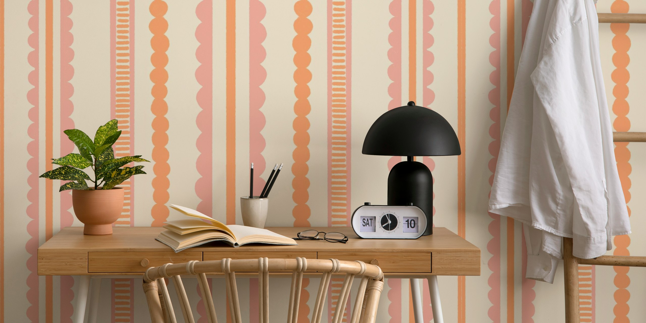 Blush and Peach Stripes tapet i ett rum