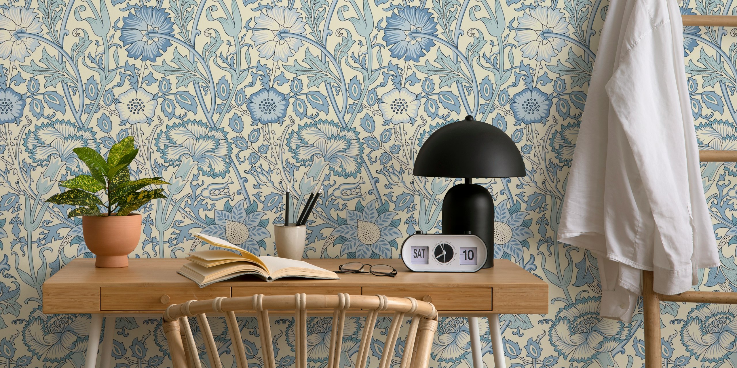 Papel pintado William Morris Pink and Rose 2 en una habitación