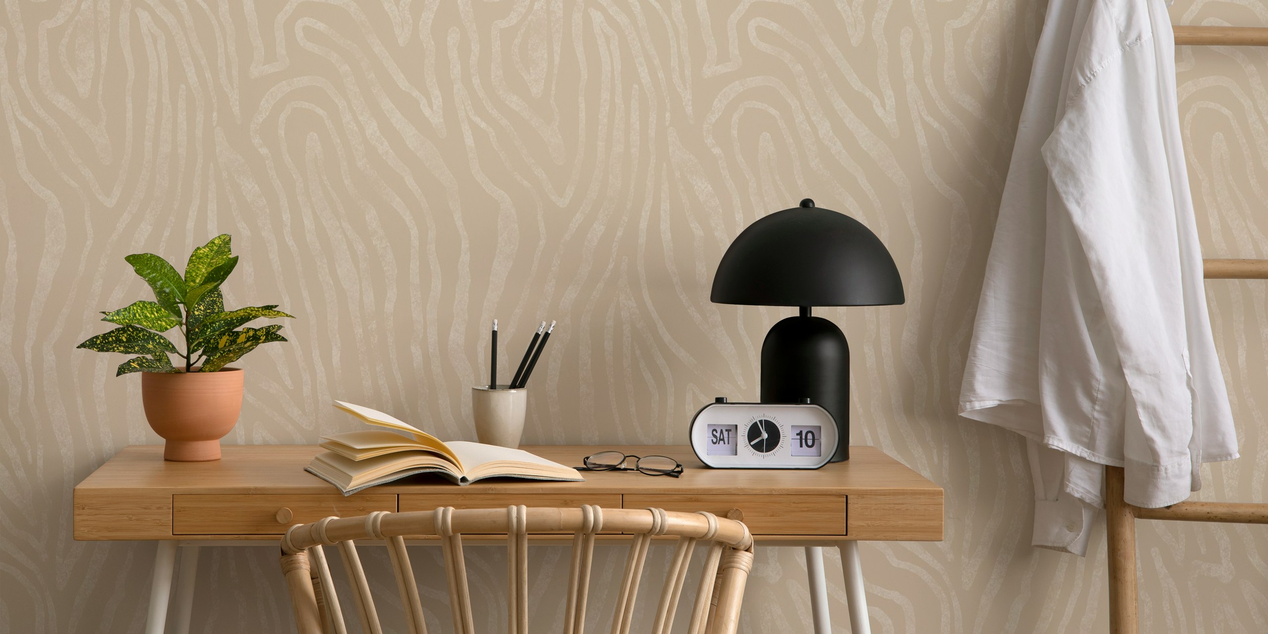 Hand Drawn Neutral Tan organic Lines papel de parede em um quarto