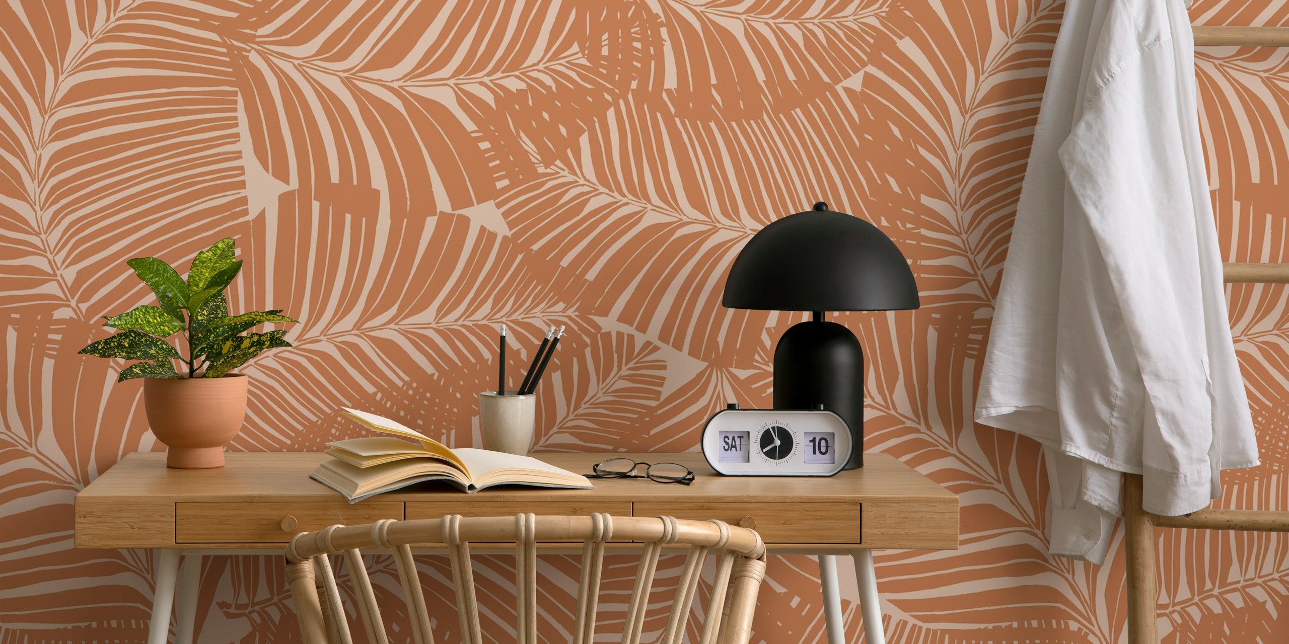 Tropicana Leafy wallpaper σε καραμέλα και κρέμα tan