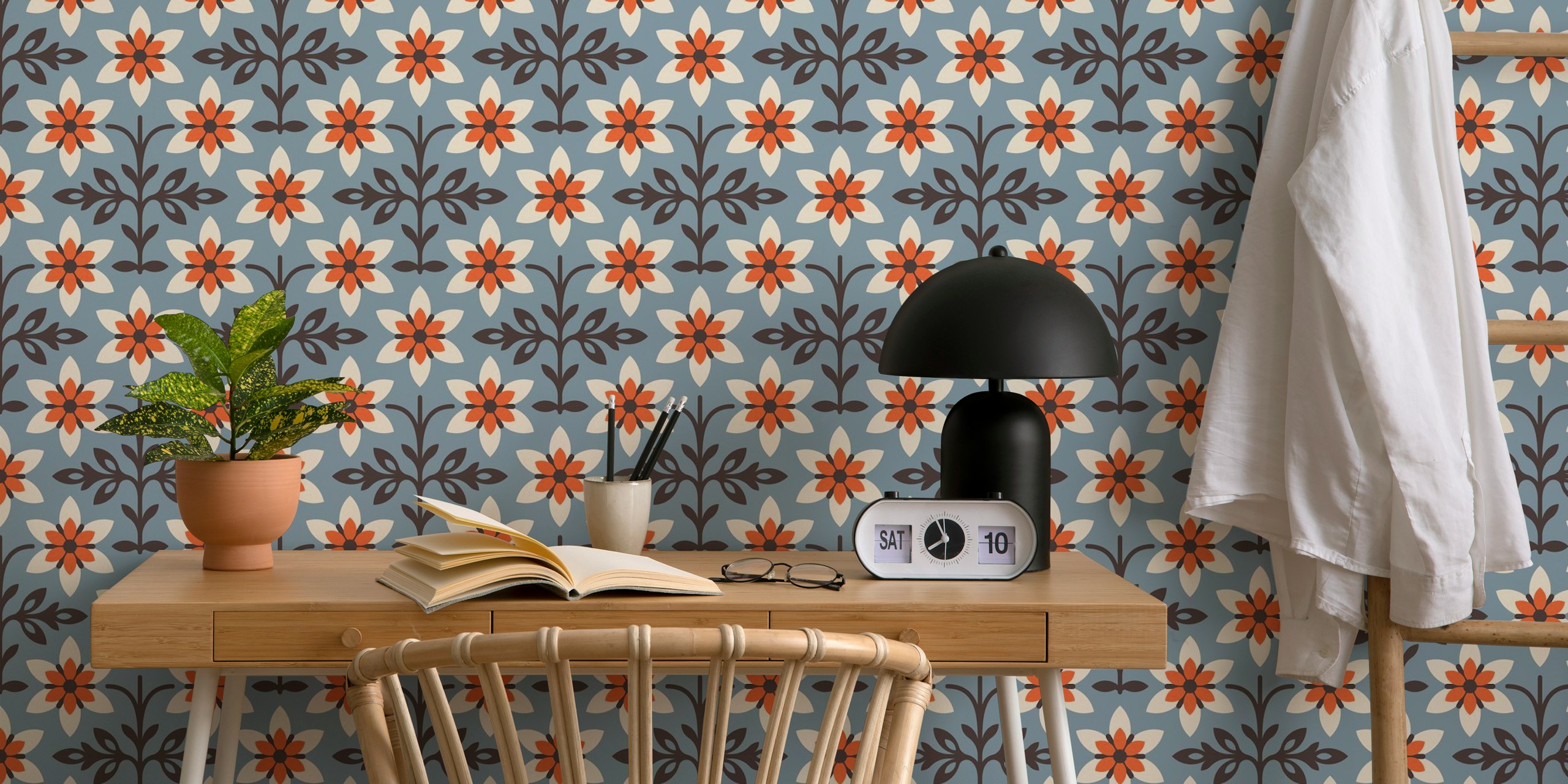 Design de papel de parede floral azul em um quarto