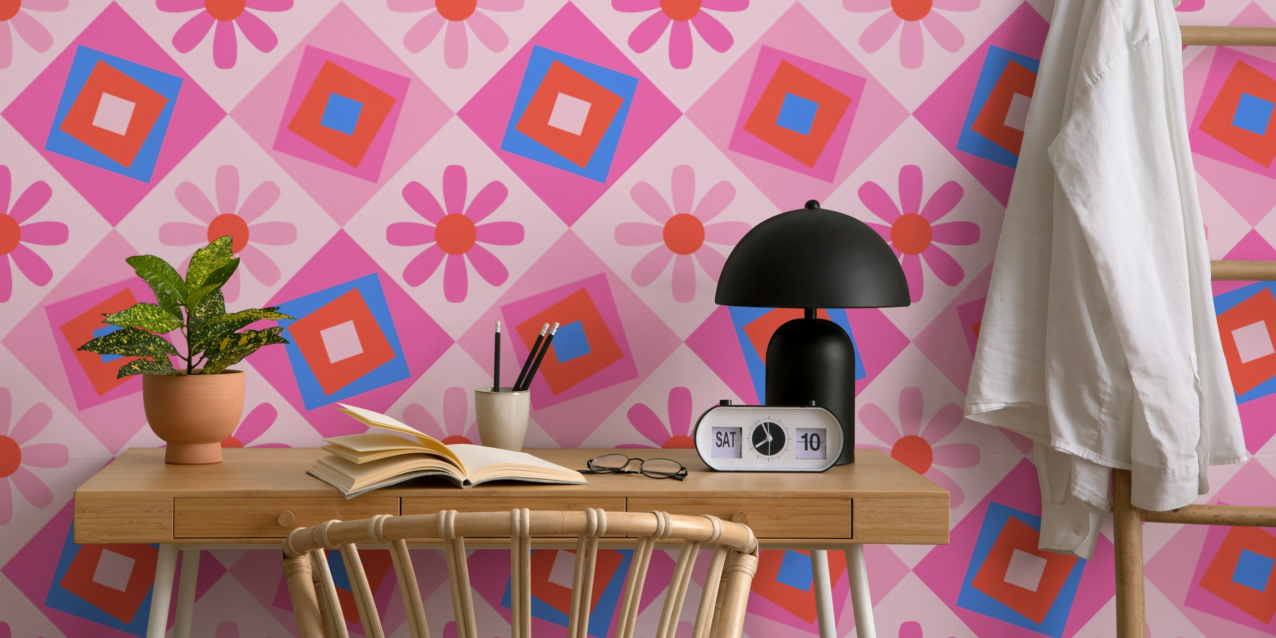 70s Bold geometrics in pink and blue in een kamer