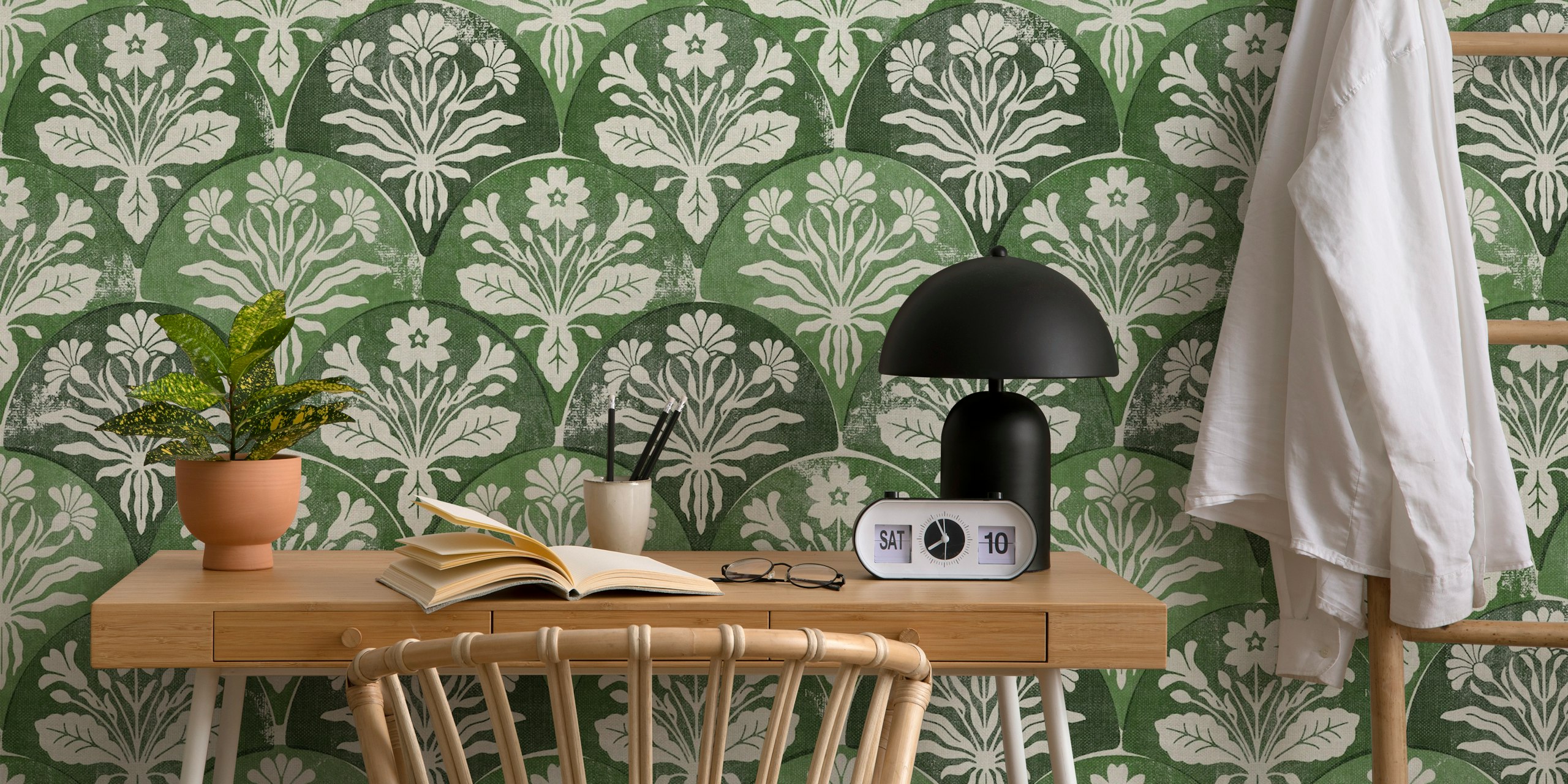 Art Deco Floral wallpaper i ett grönt rum