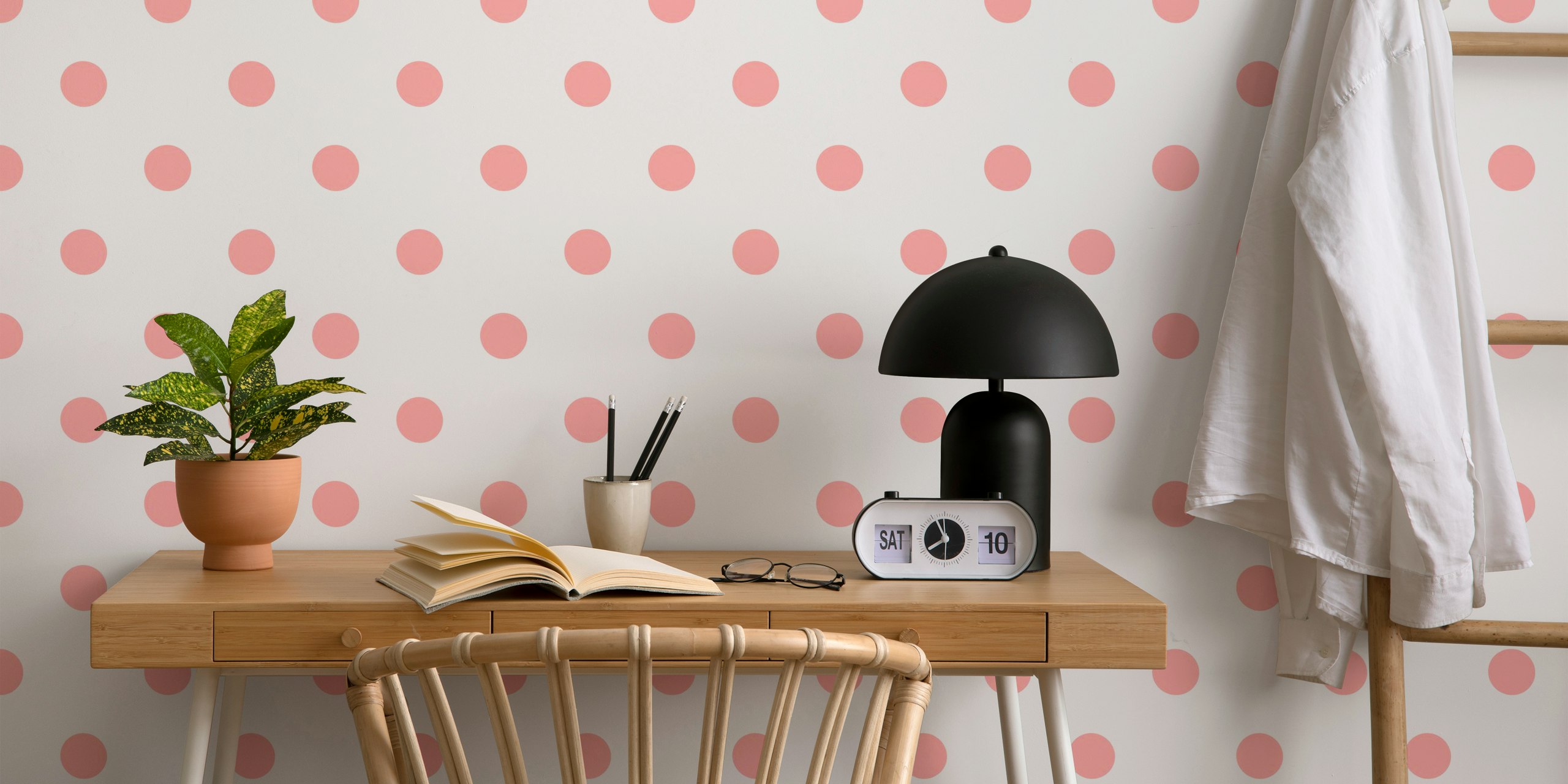 Soft pink dots on white papier peint dans une pièce