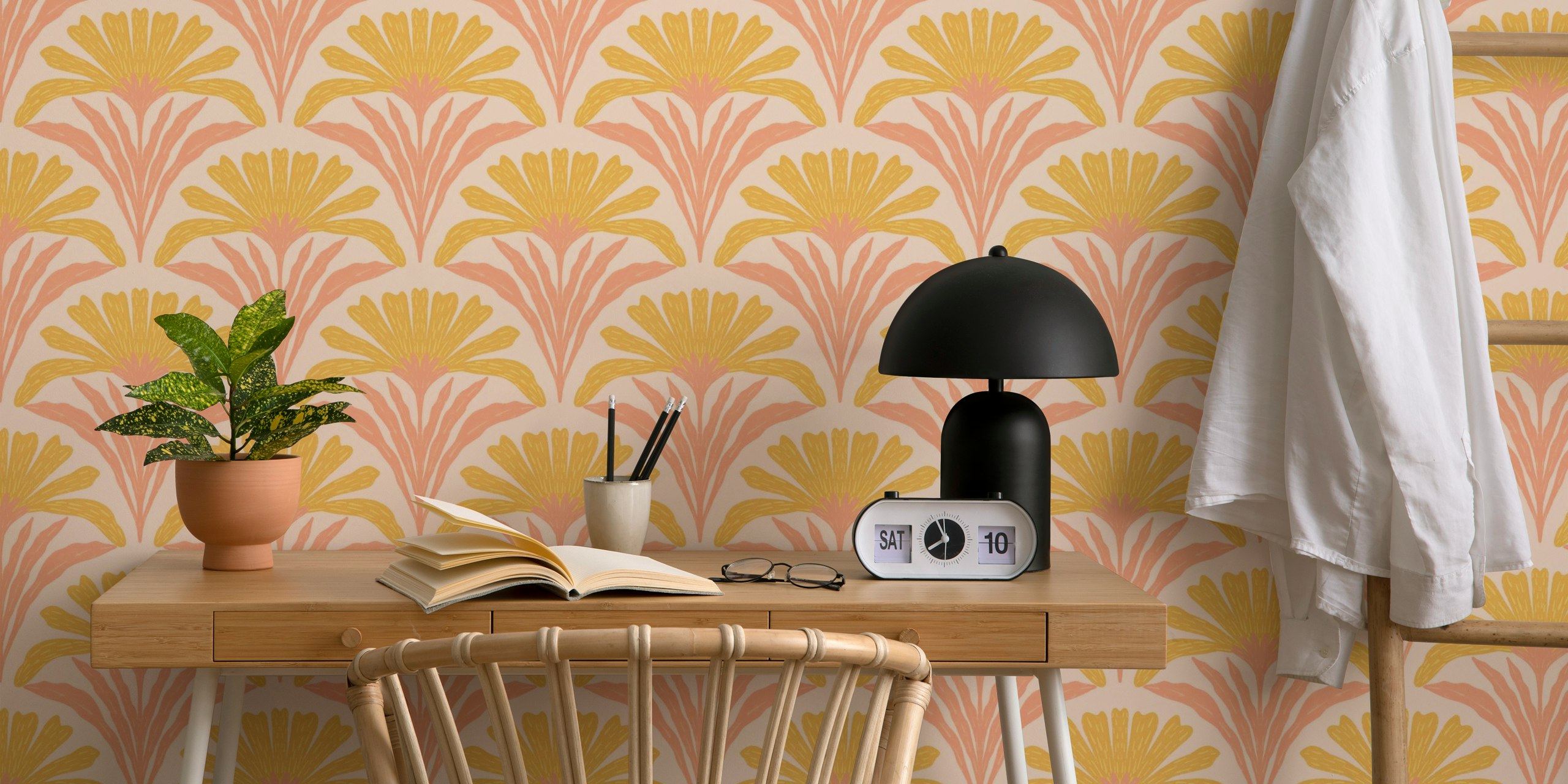 Abstract dhalias wallpaper in una stanza