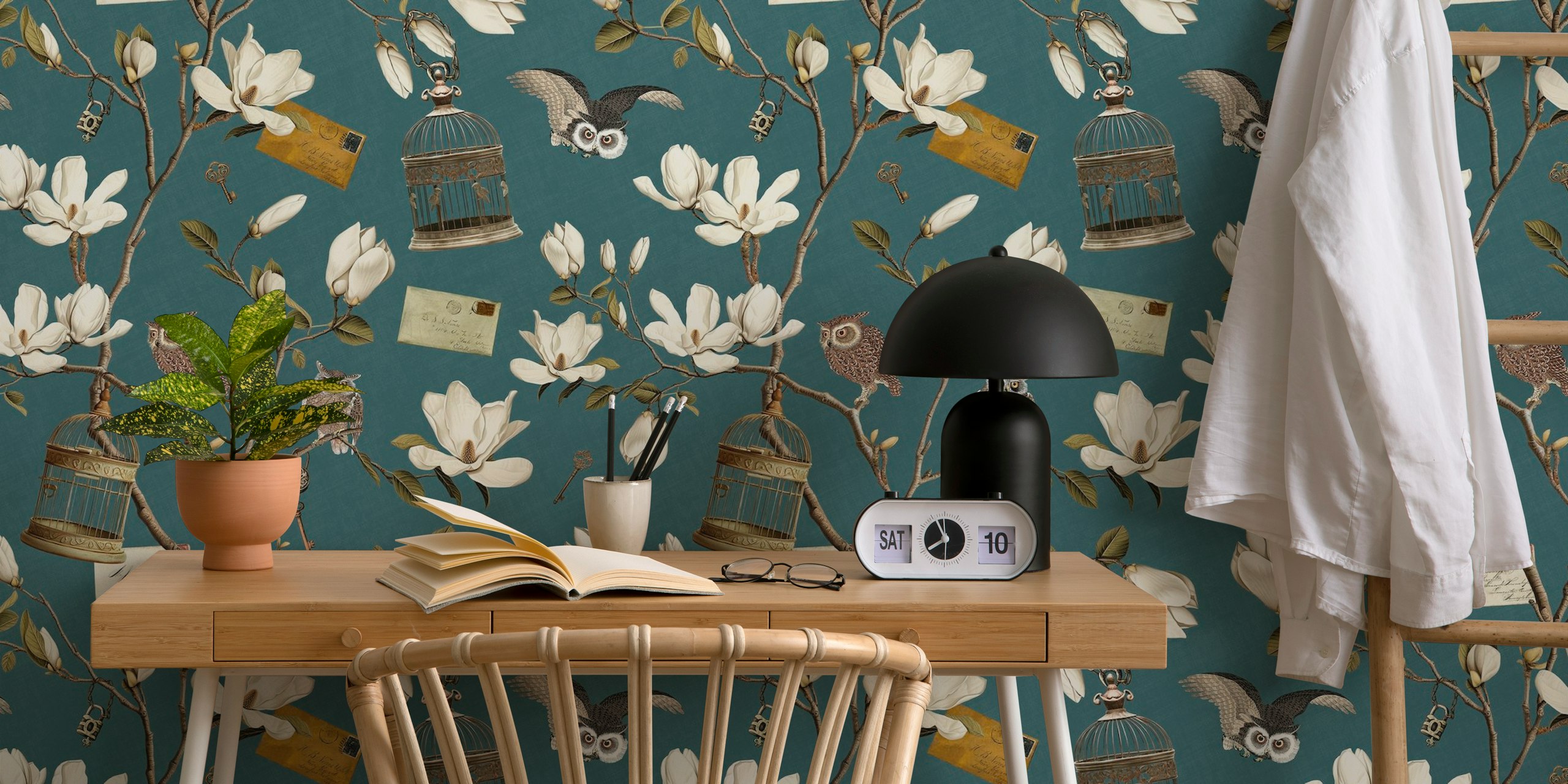 Magnolia Grove with Owls in Teal Blue tapet