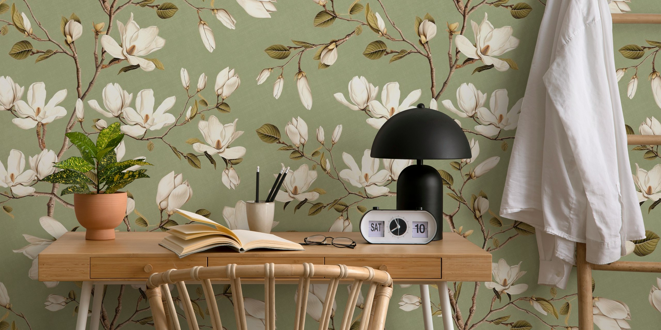 Carta da parati Magnolia Grove in Sage Green in una stanza