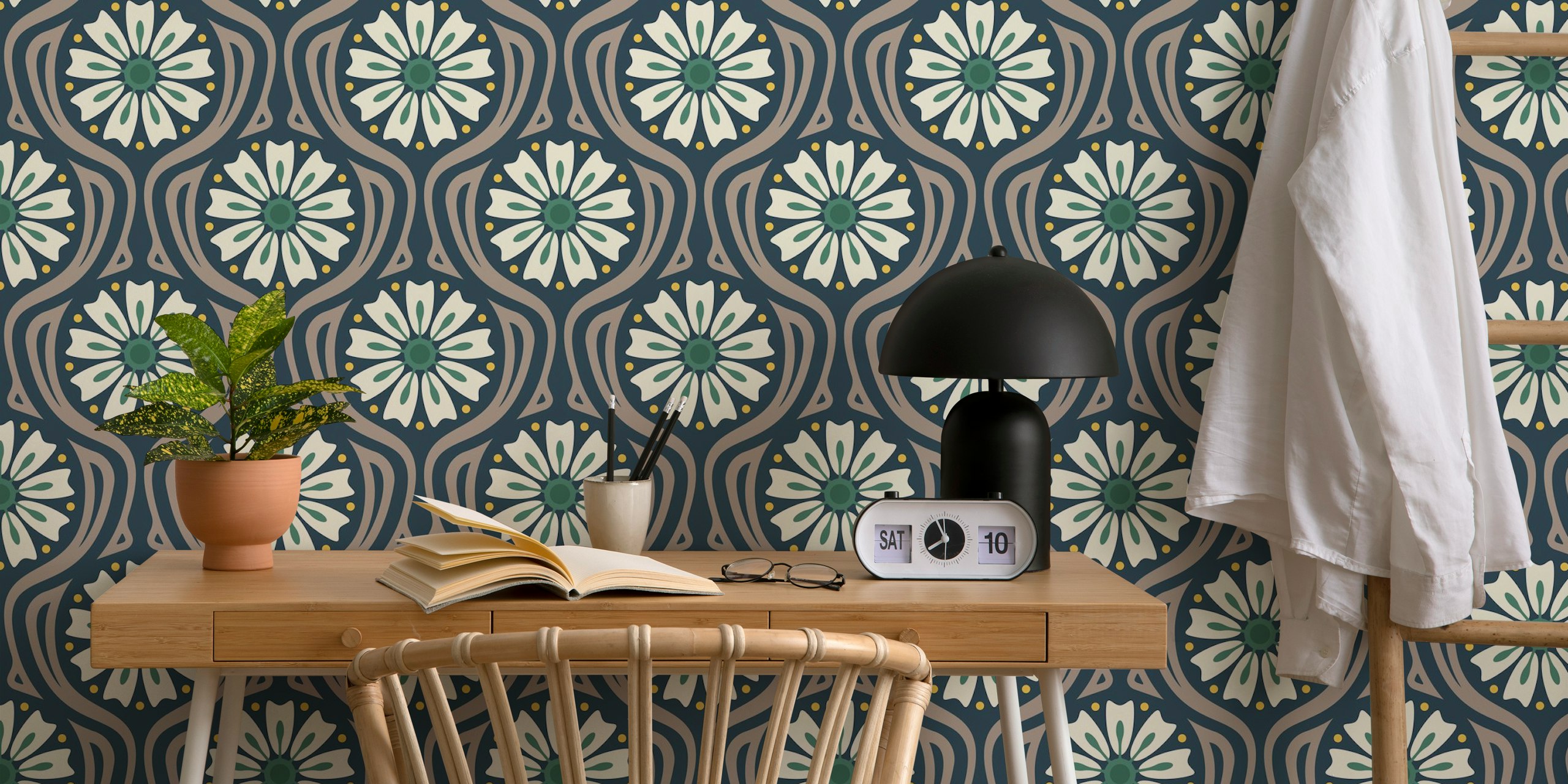 Ένας τοίχος με ταπετσαρία Colorful Floral Fiesta σε ένα δωμάτιο