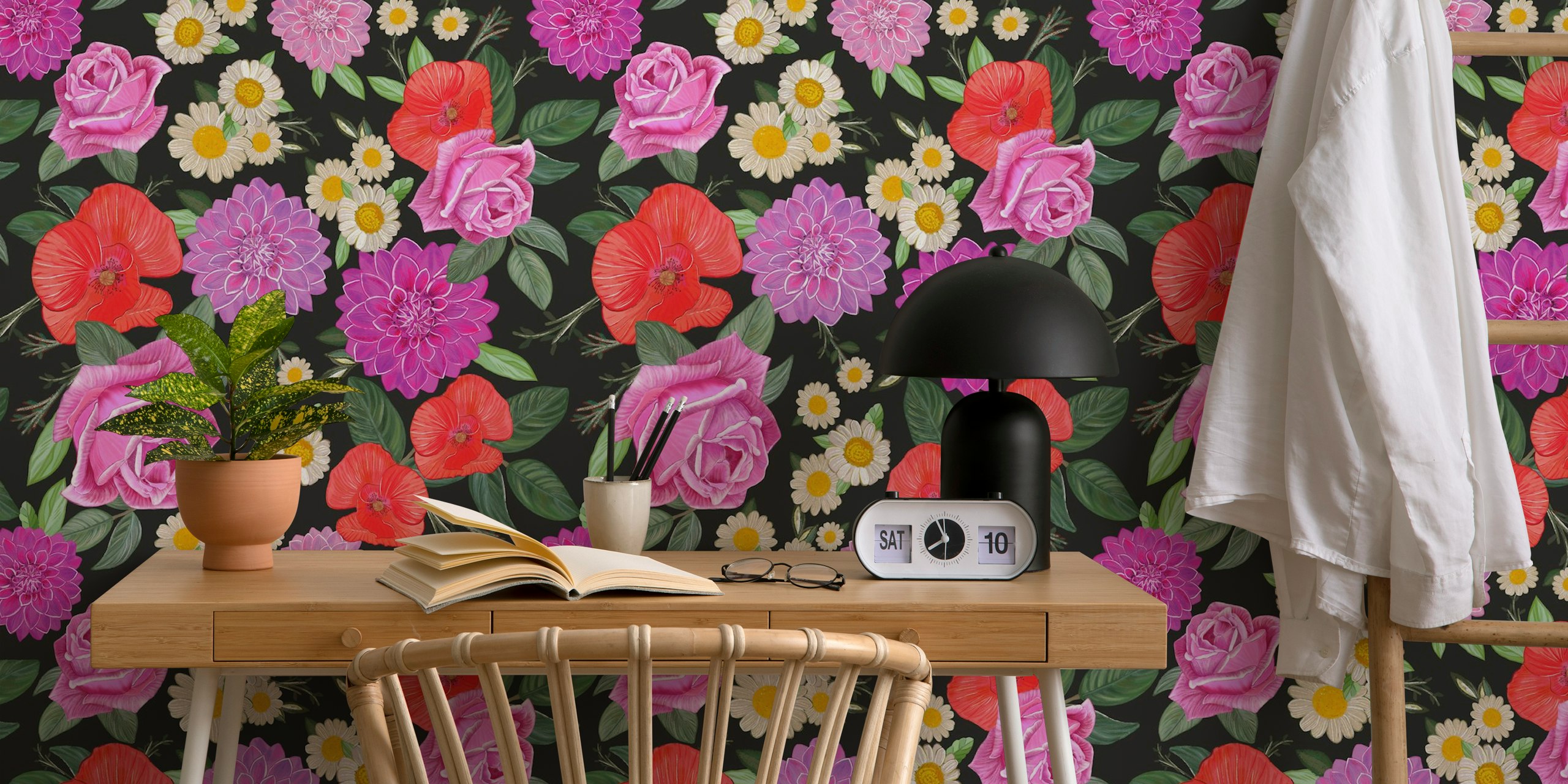 Blooming midnight magic floral tapet i ett rum