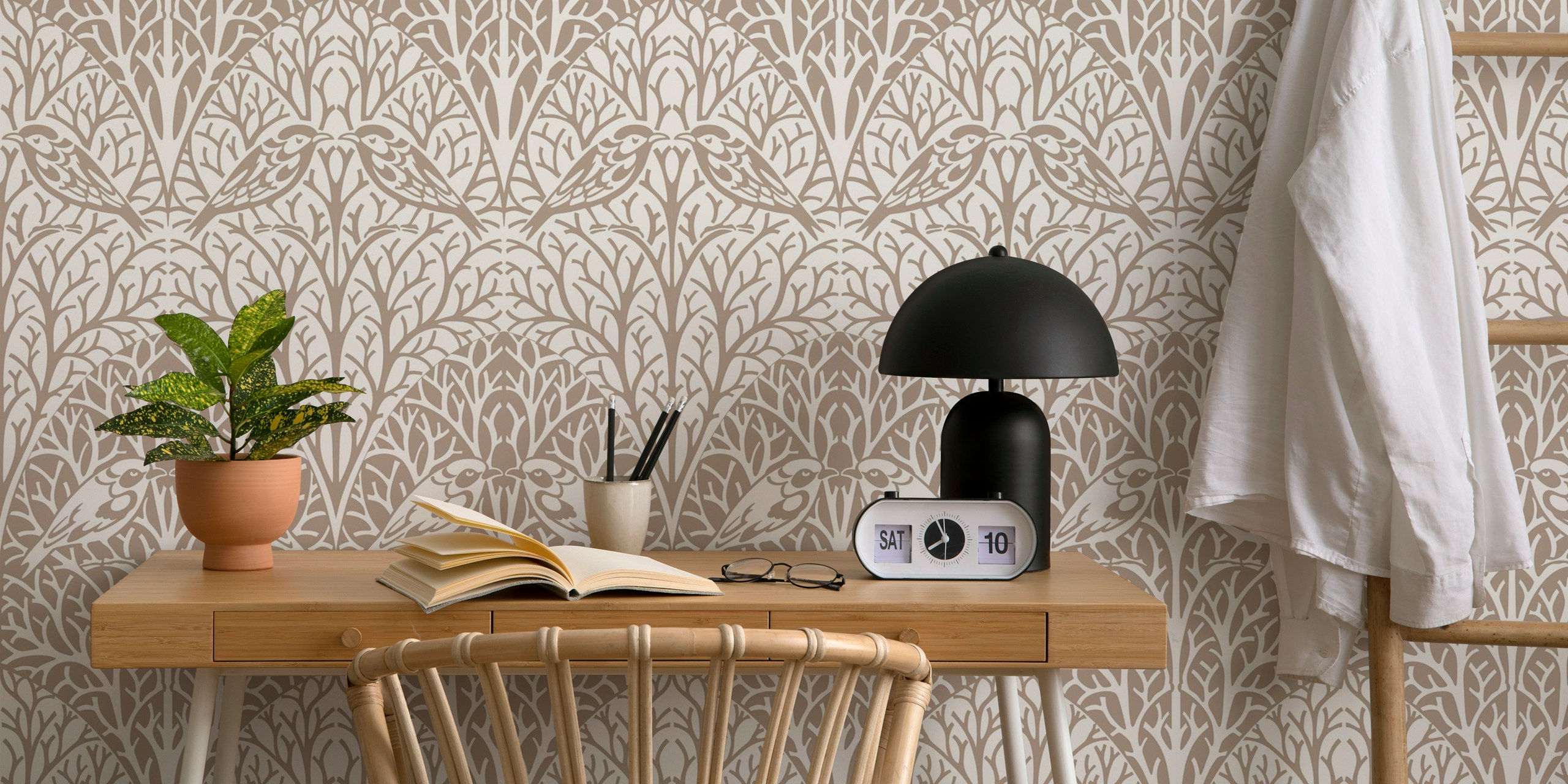 CFA Voysey Birds and Branches tapeta v místnosti