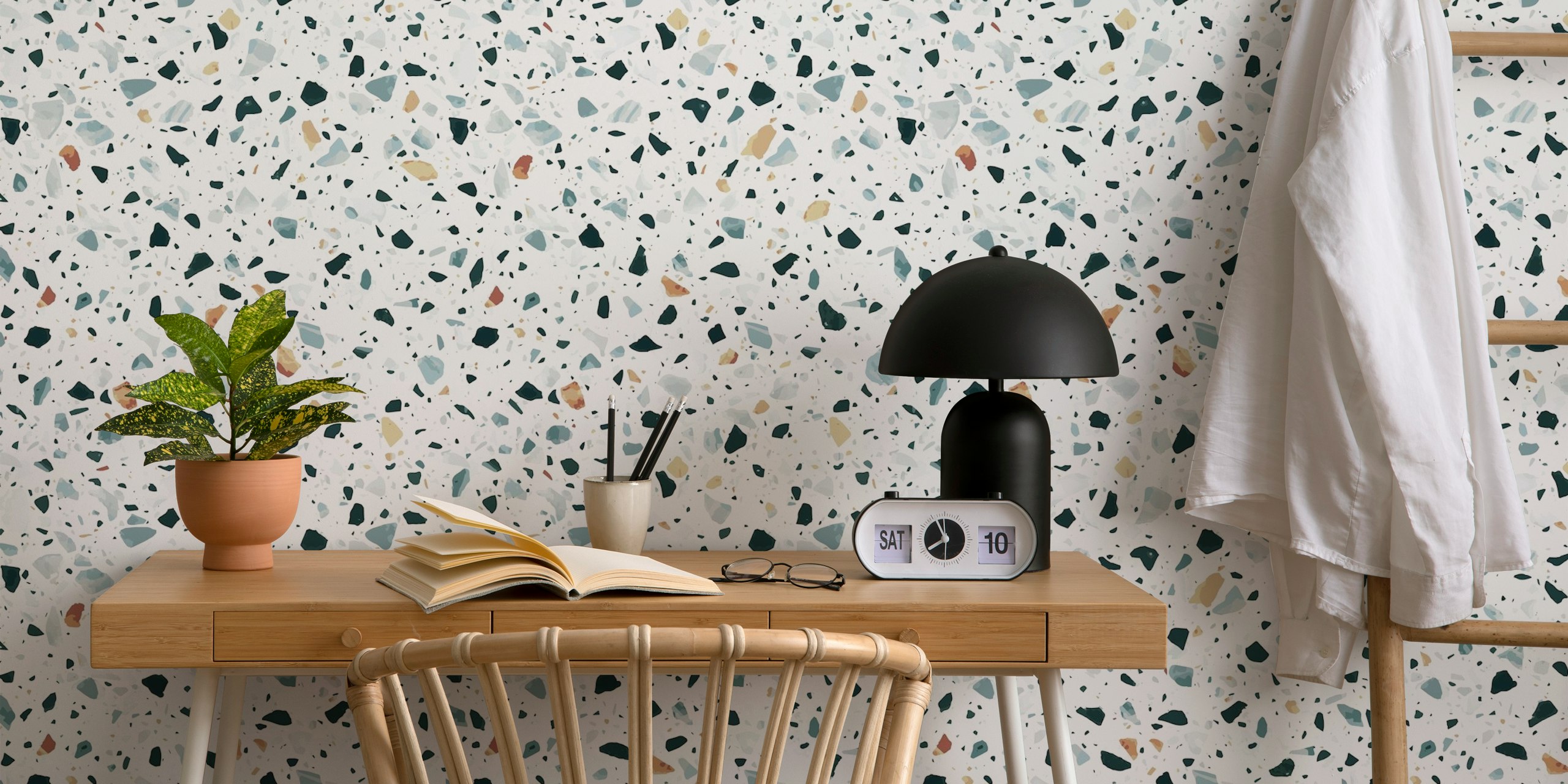 Papel pintado estilo terrazo italiano con un colorido diseño moteado