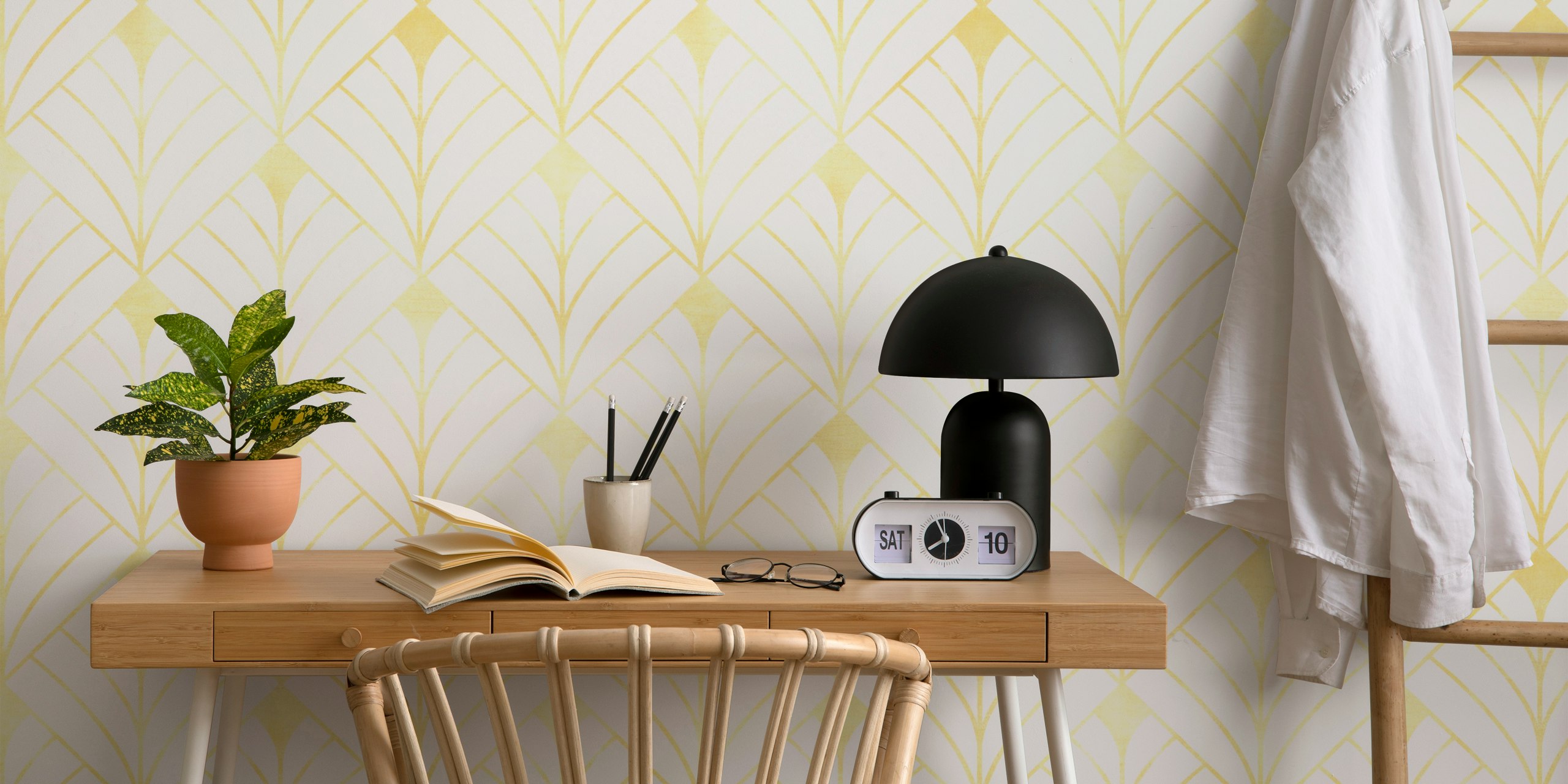 Geometric pattern in gold and white wallpaper