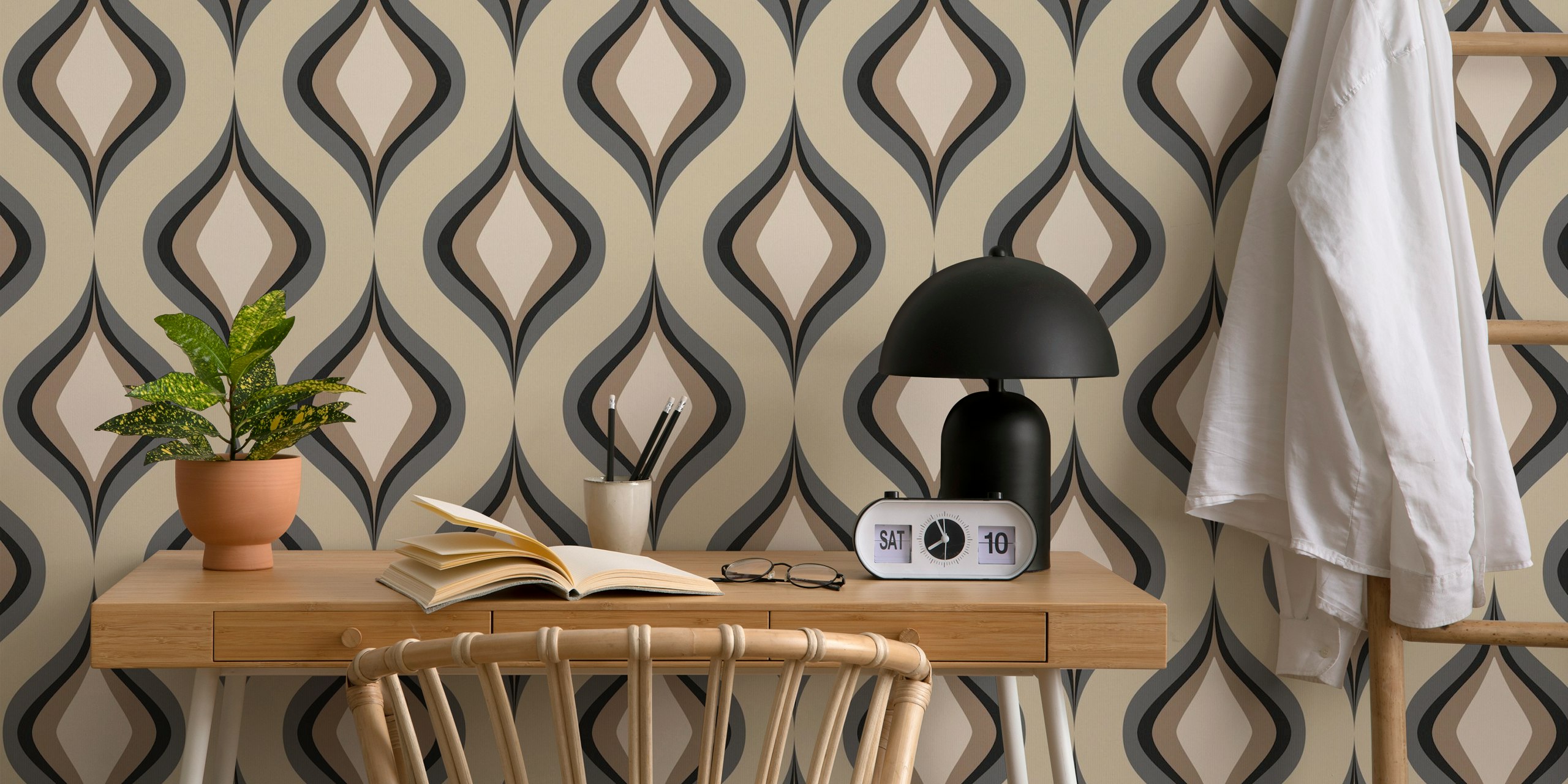 Geometric retro wallpaper in beige and brown tones