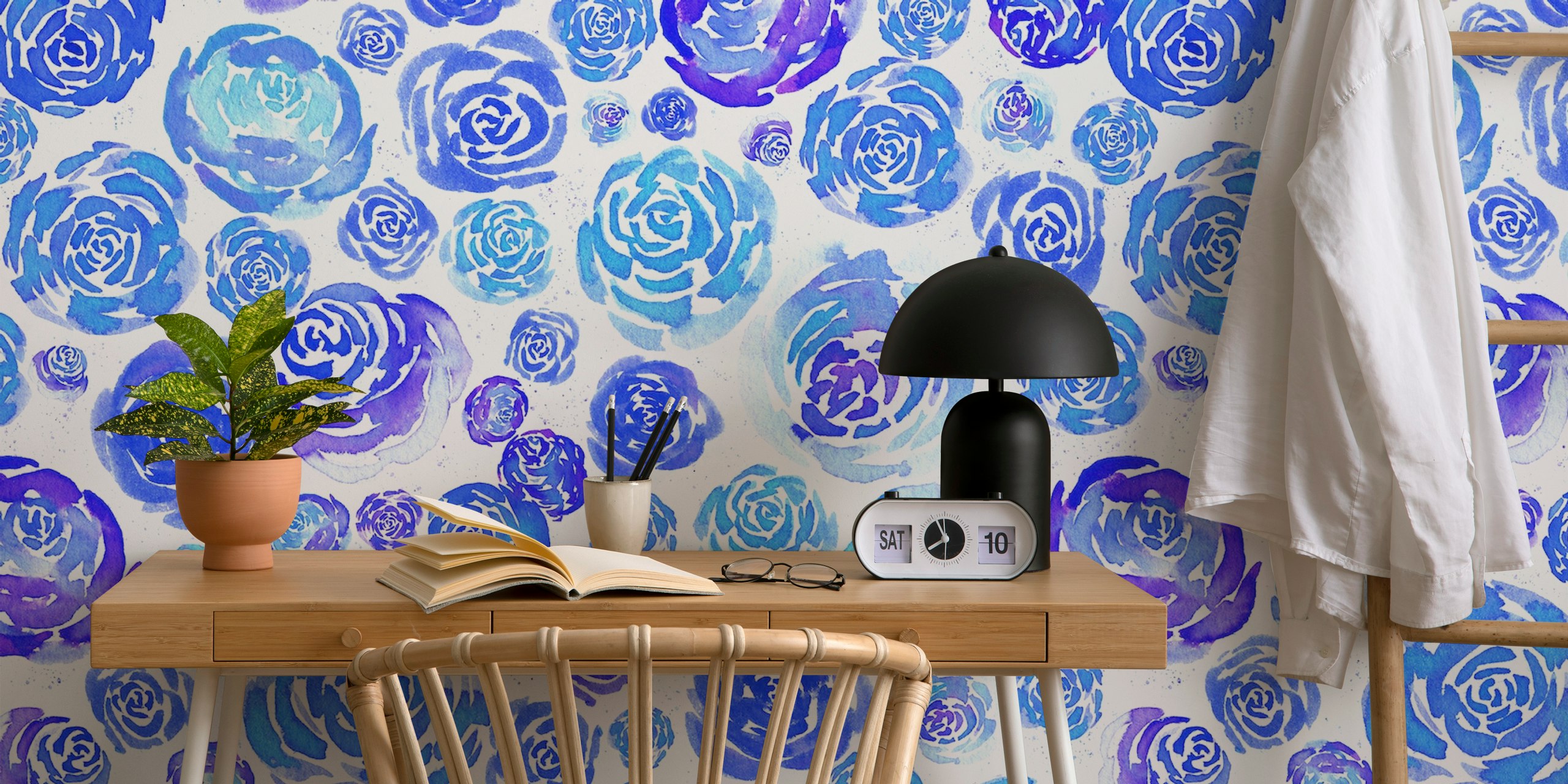 Padrão de rosas aquarela azuis em um fotomural vinílico de parede