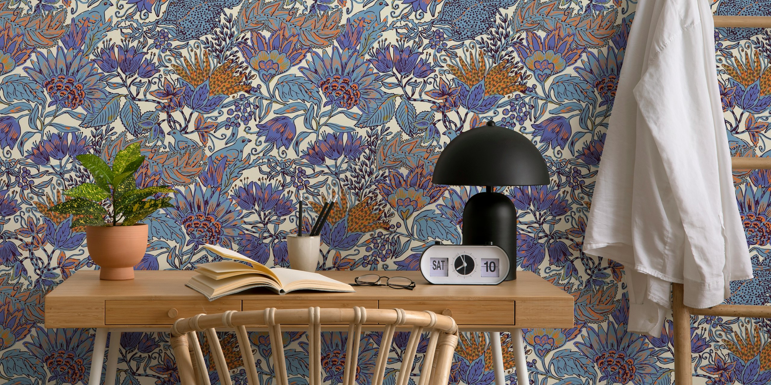 French Indian Floral Lilla vægmaleri med lavendel, violet, indigo blomster og grønt løv.